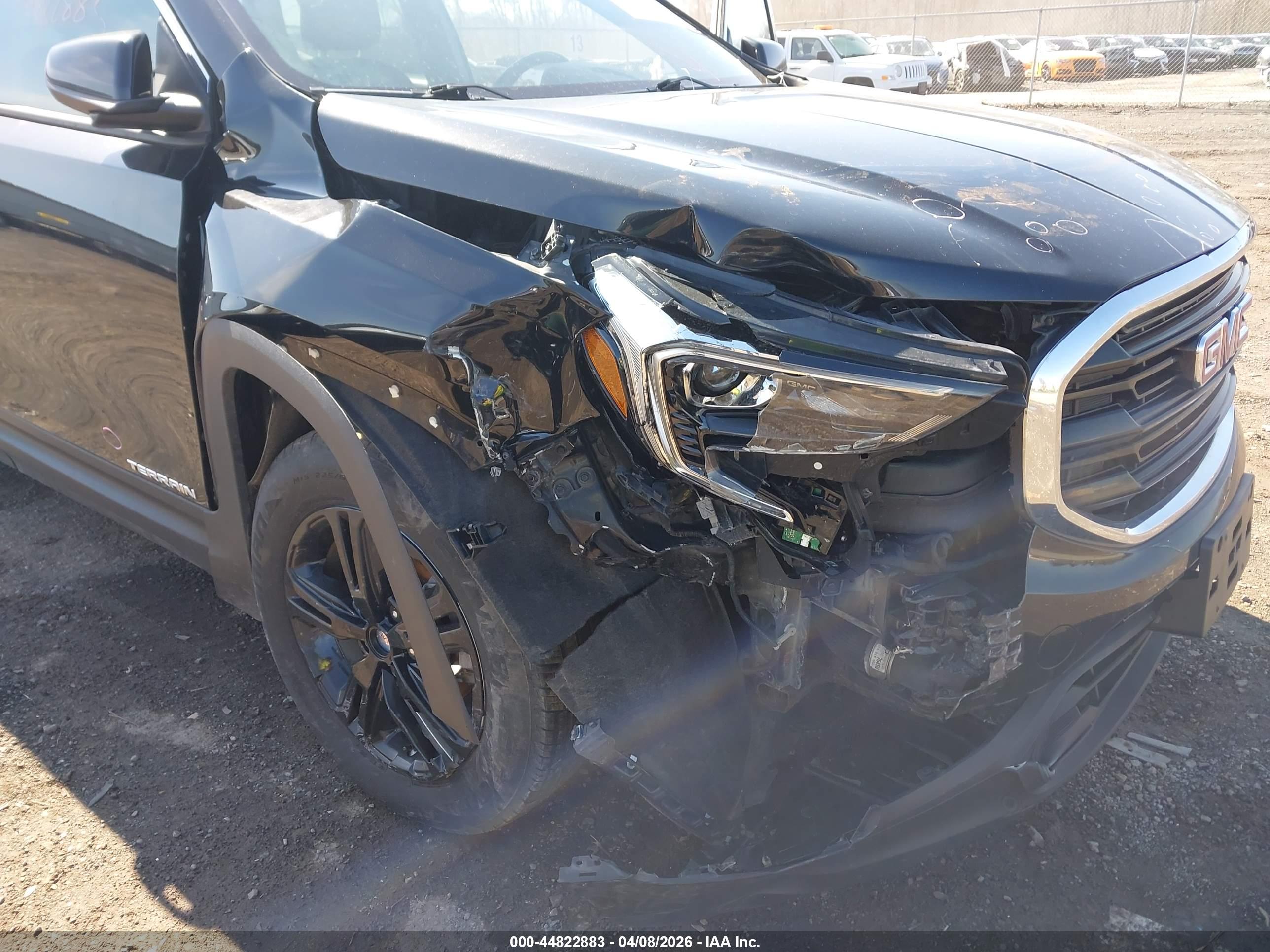 GMC TERRAIN image 6