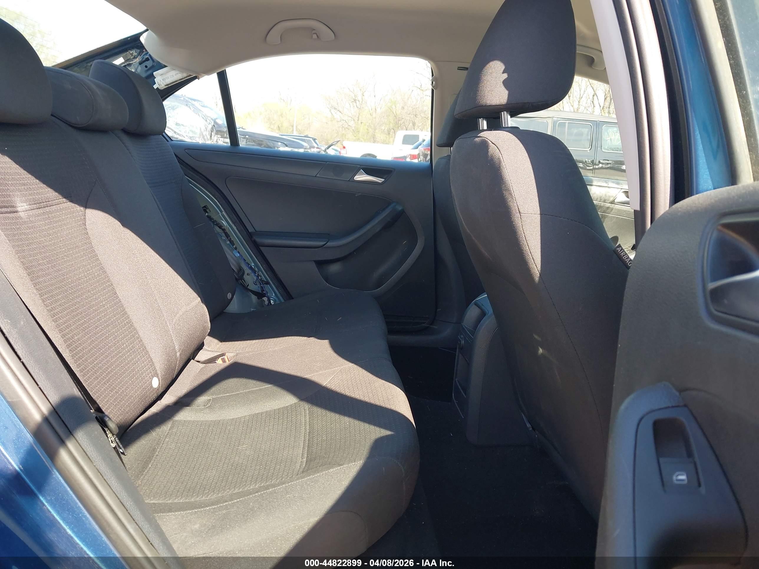VOLKSWAGEN JETTA image 8