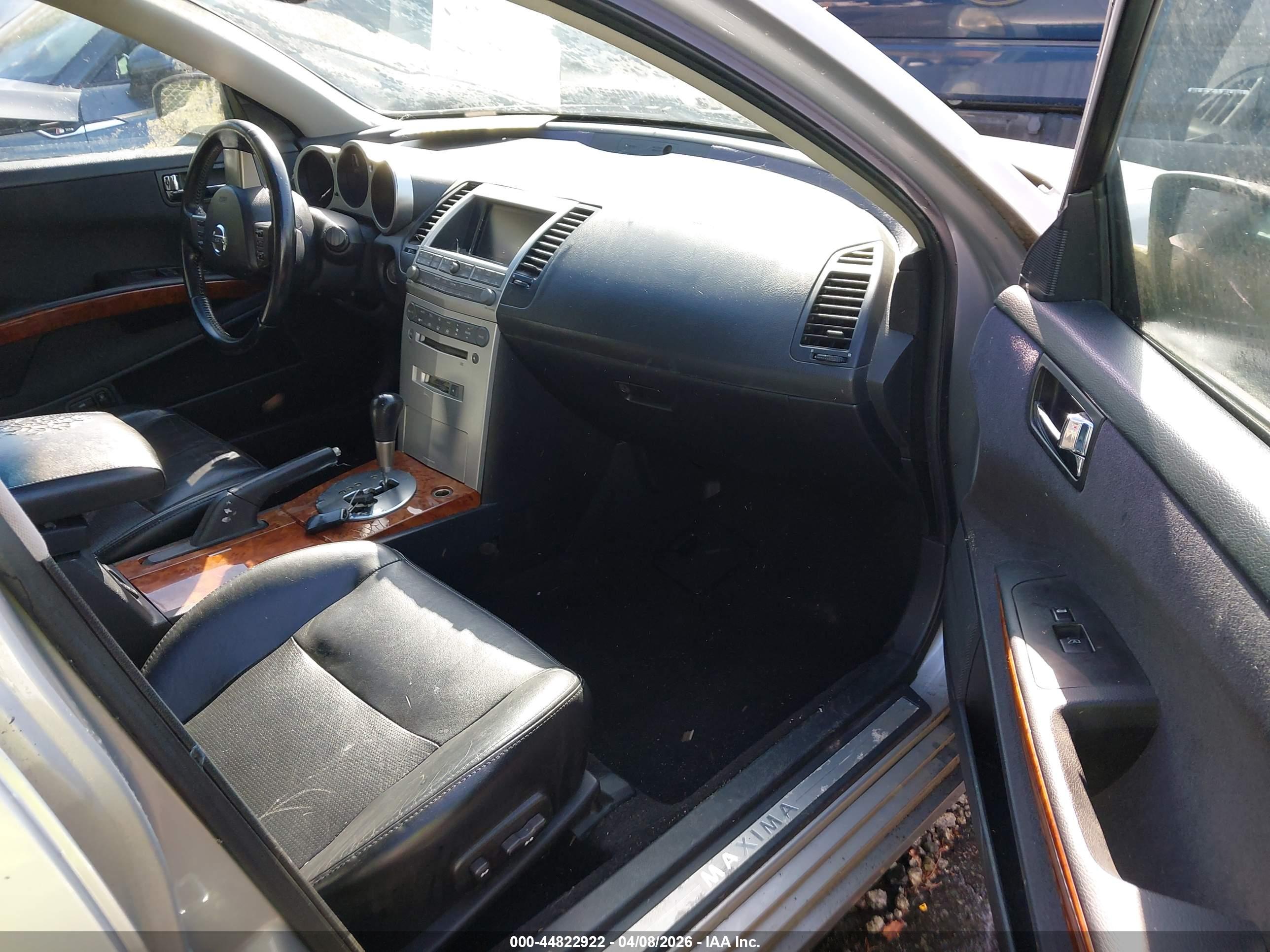 NISSAN MAXIMA image 5