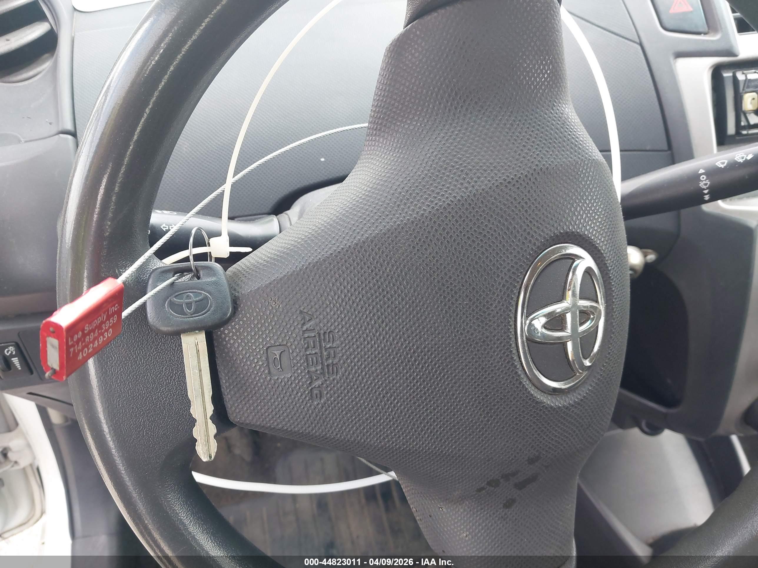 TOYOTA YARIS image 11