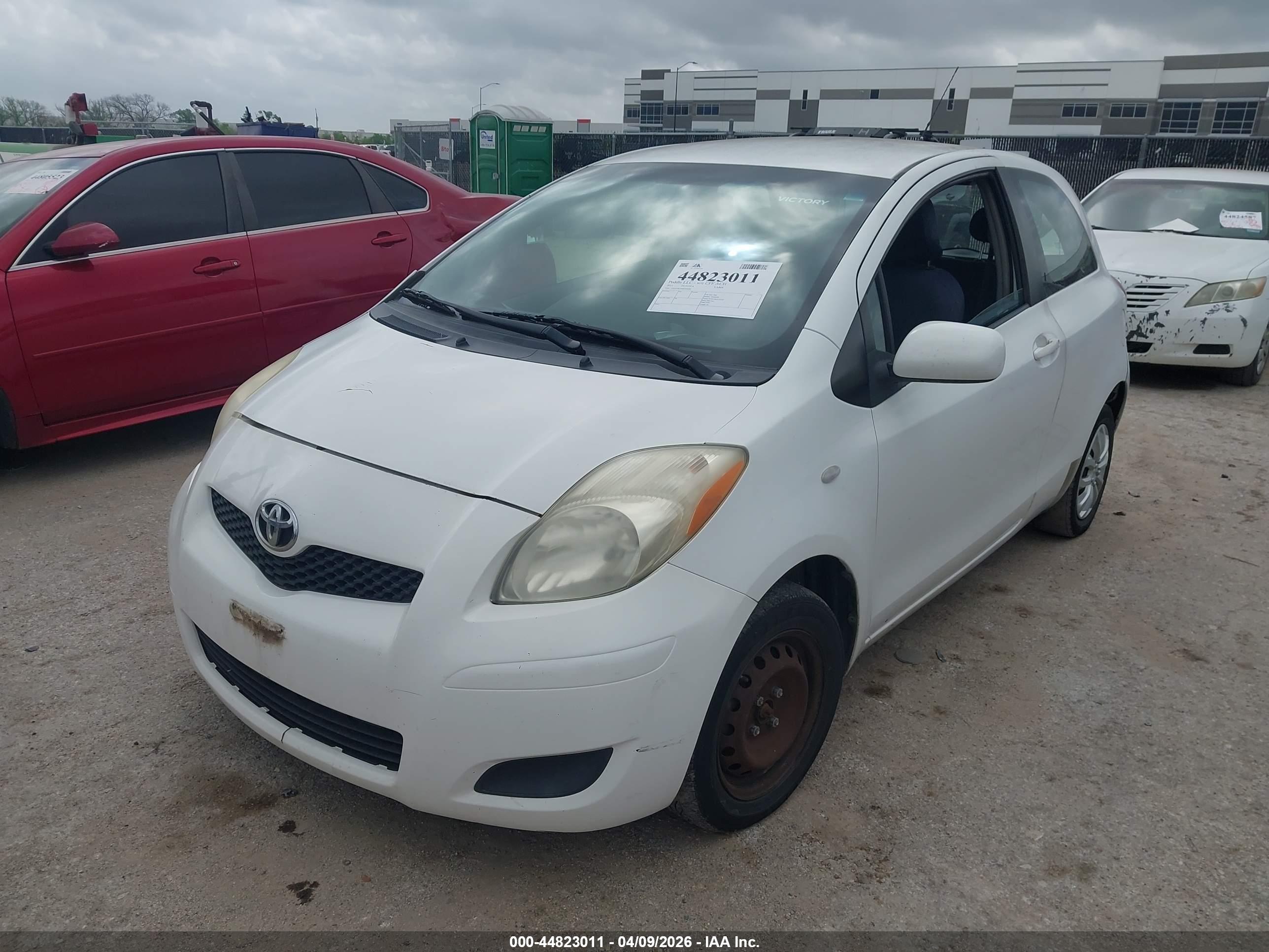 TOYOTA YARIS image 2