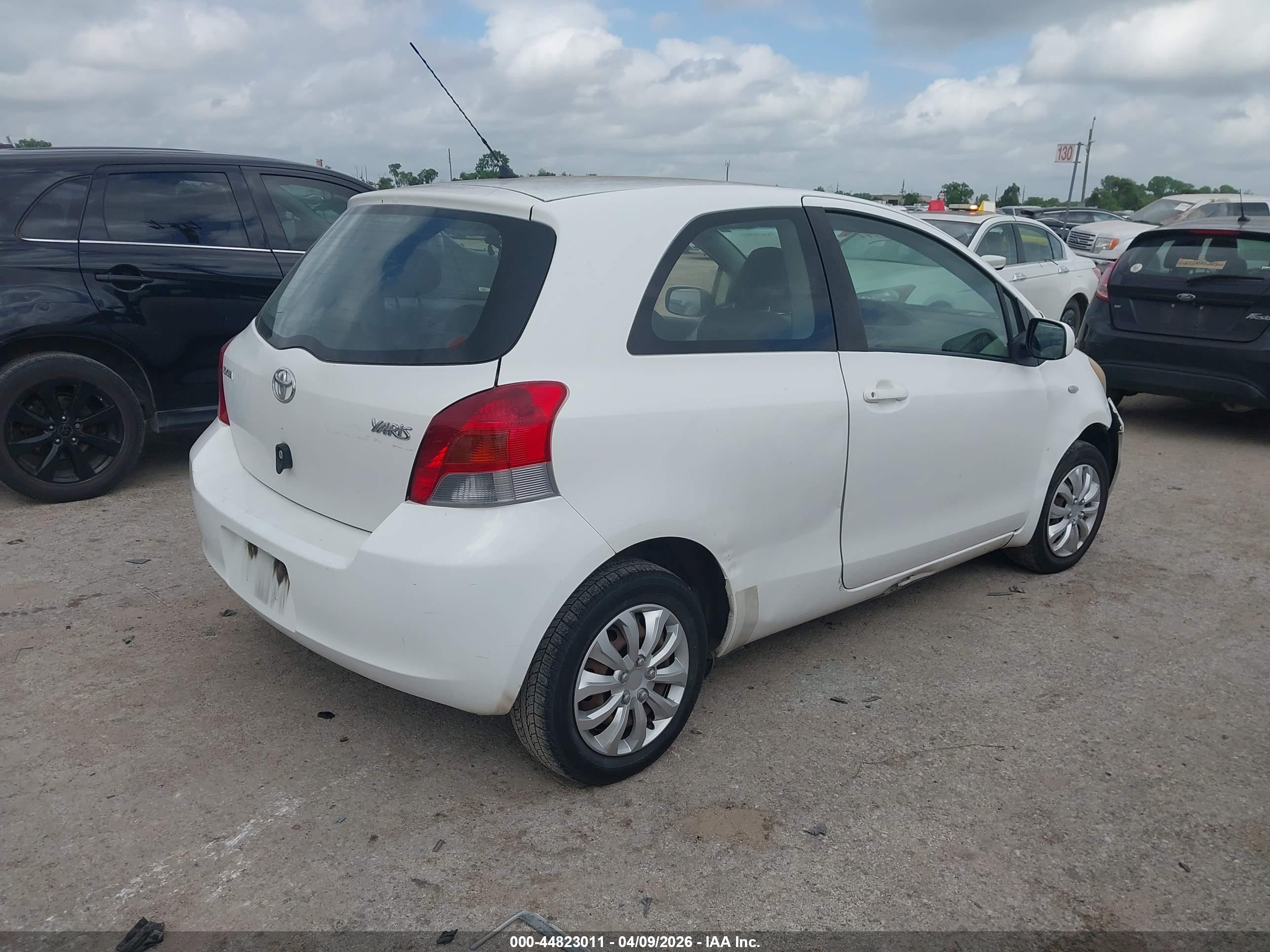 TOYOTA YARIS image 4