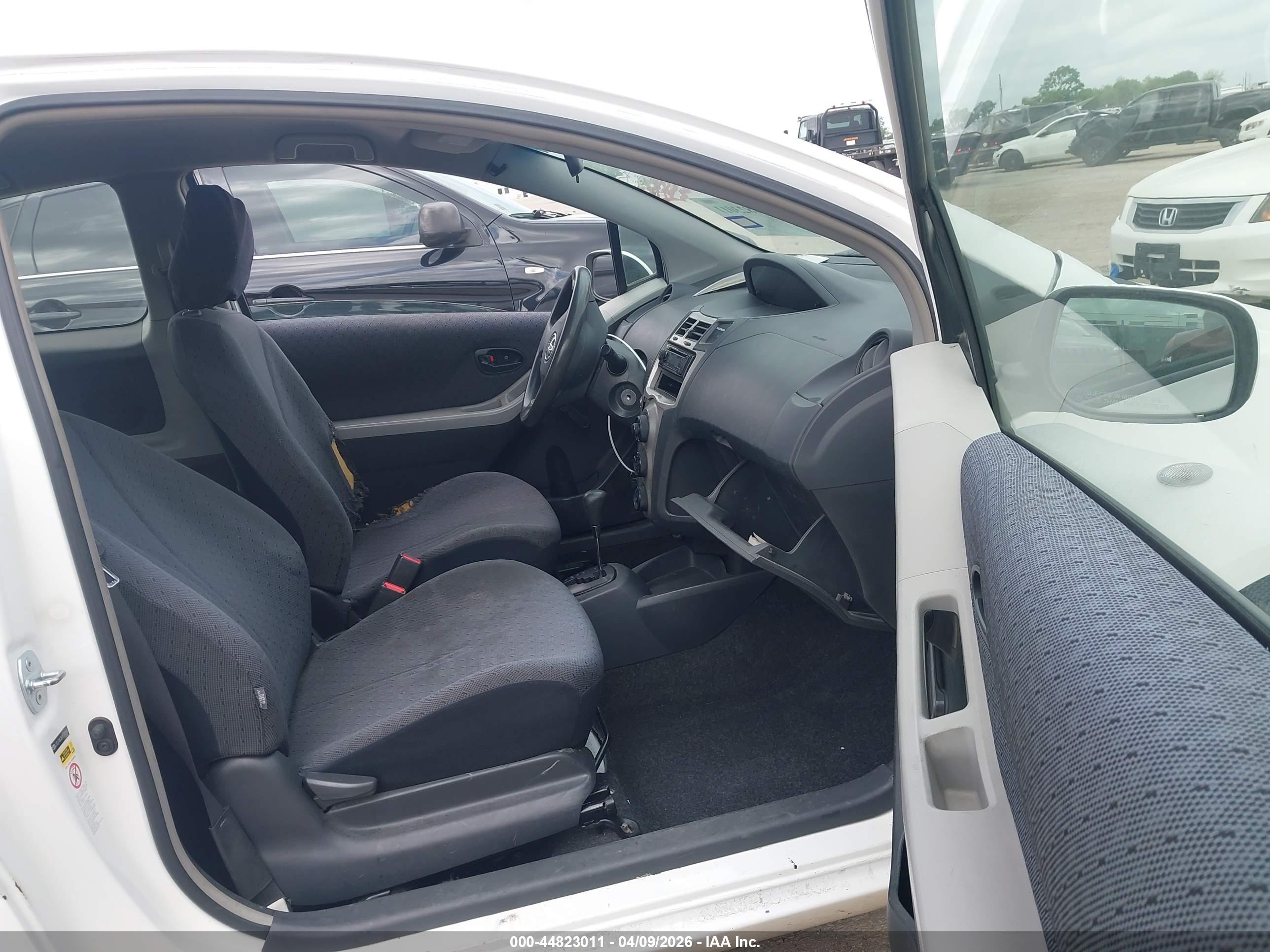 TOYOTA YARIS image 5