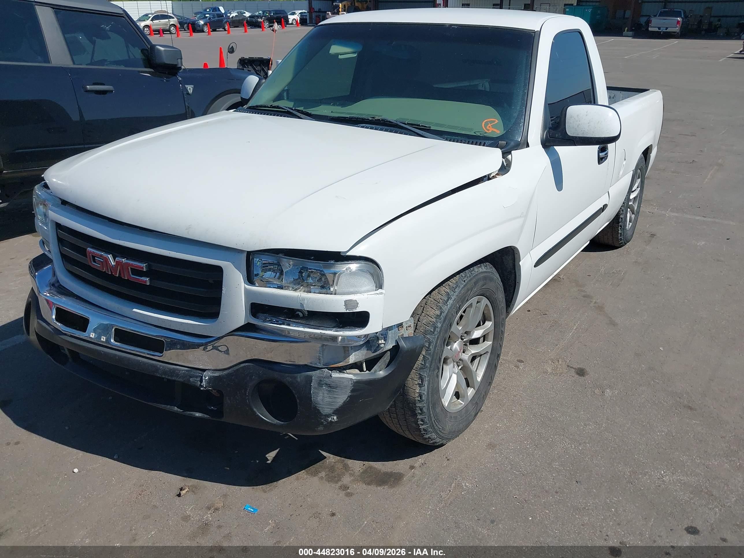 GMC SIERRA image 2