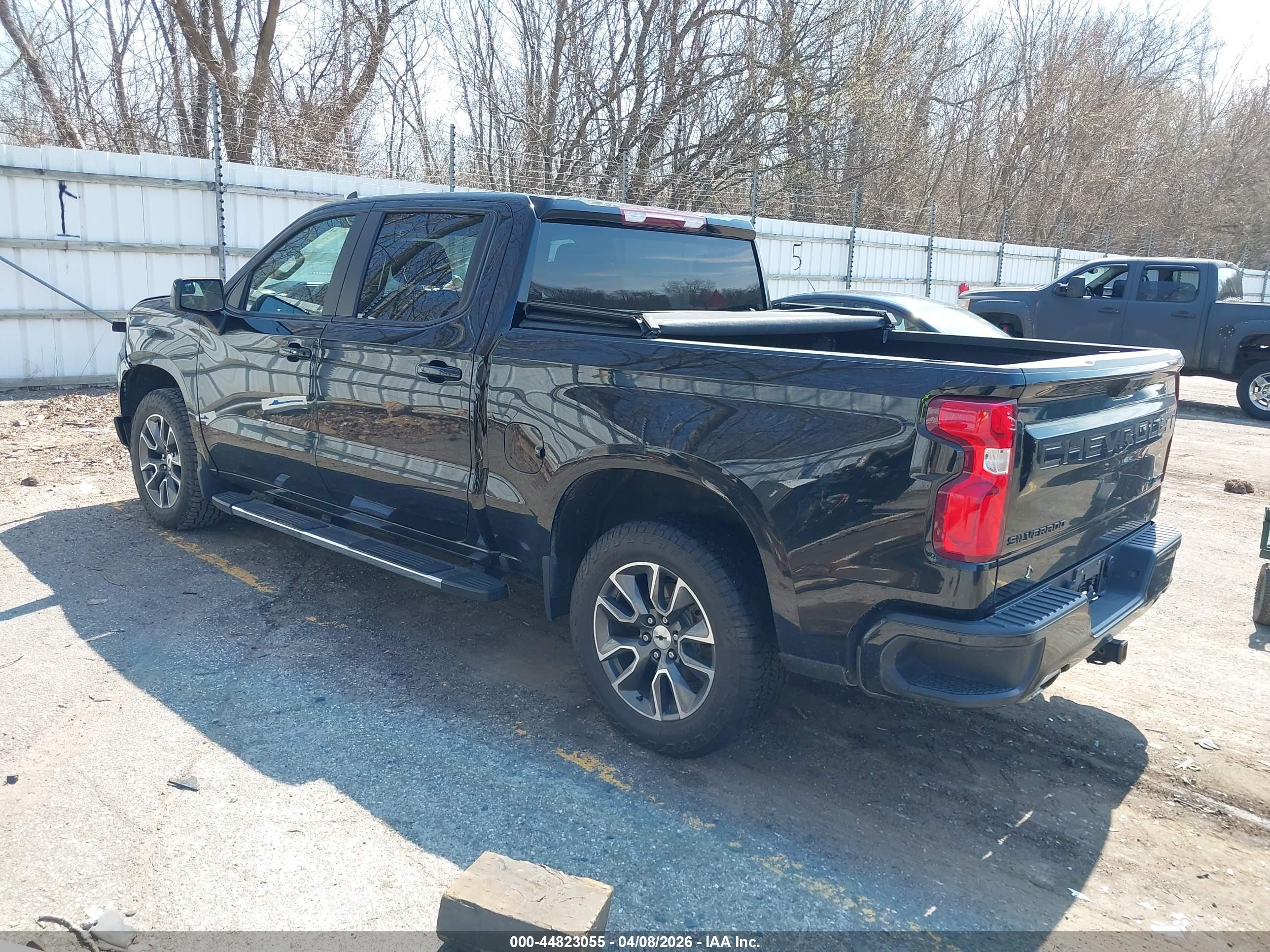 CHEVROLET SILVERADO image 3