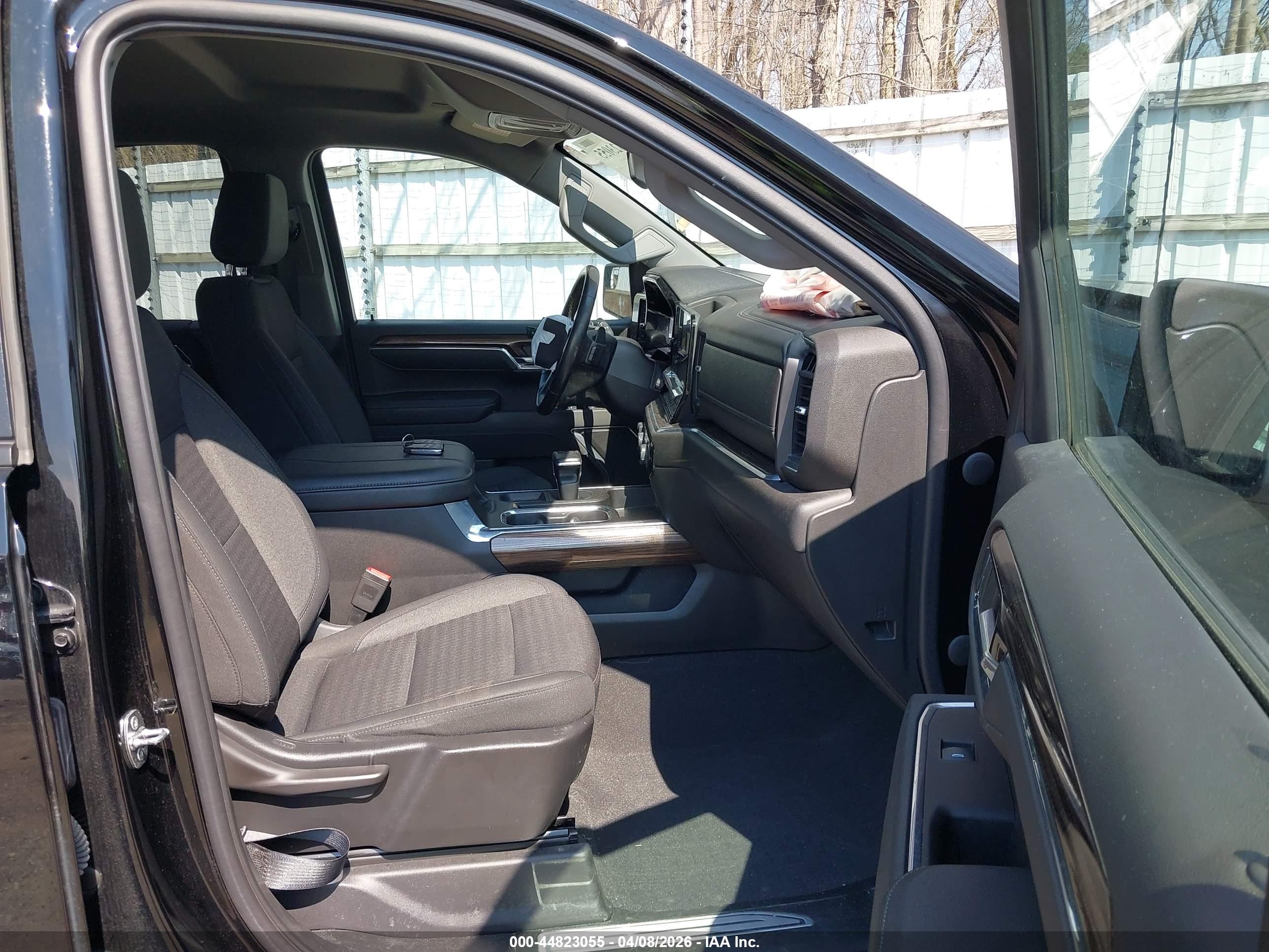 CHEVROLET SILVERADO image 5