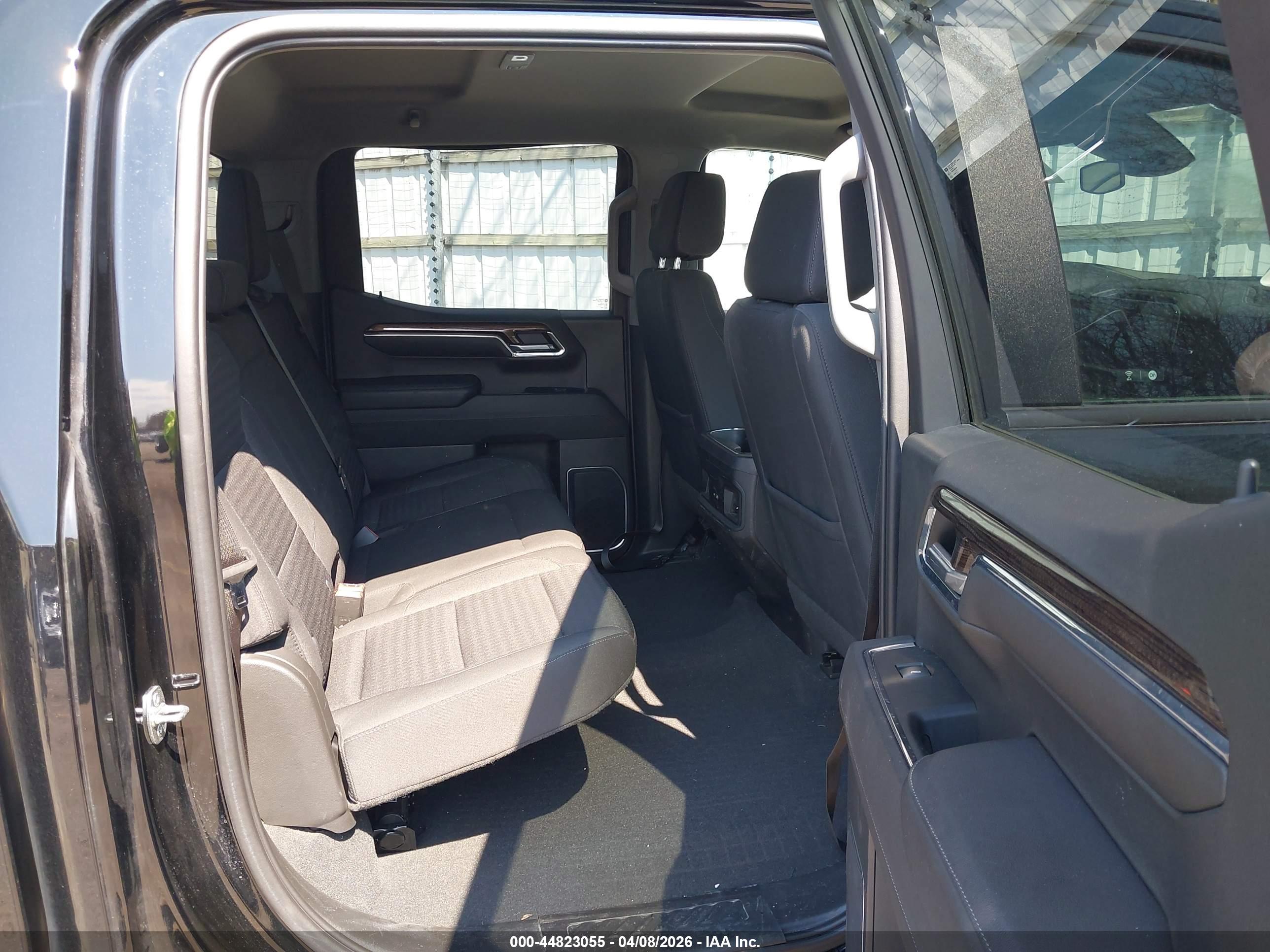 CHEVROLET SILVERADO image 8