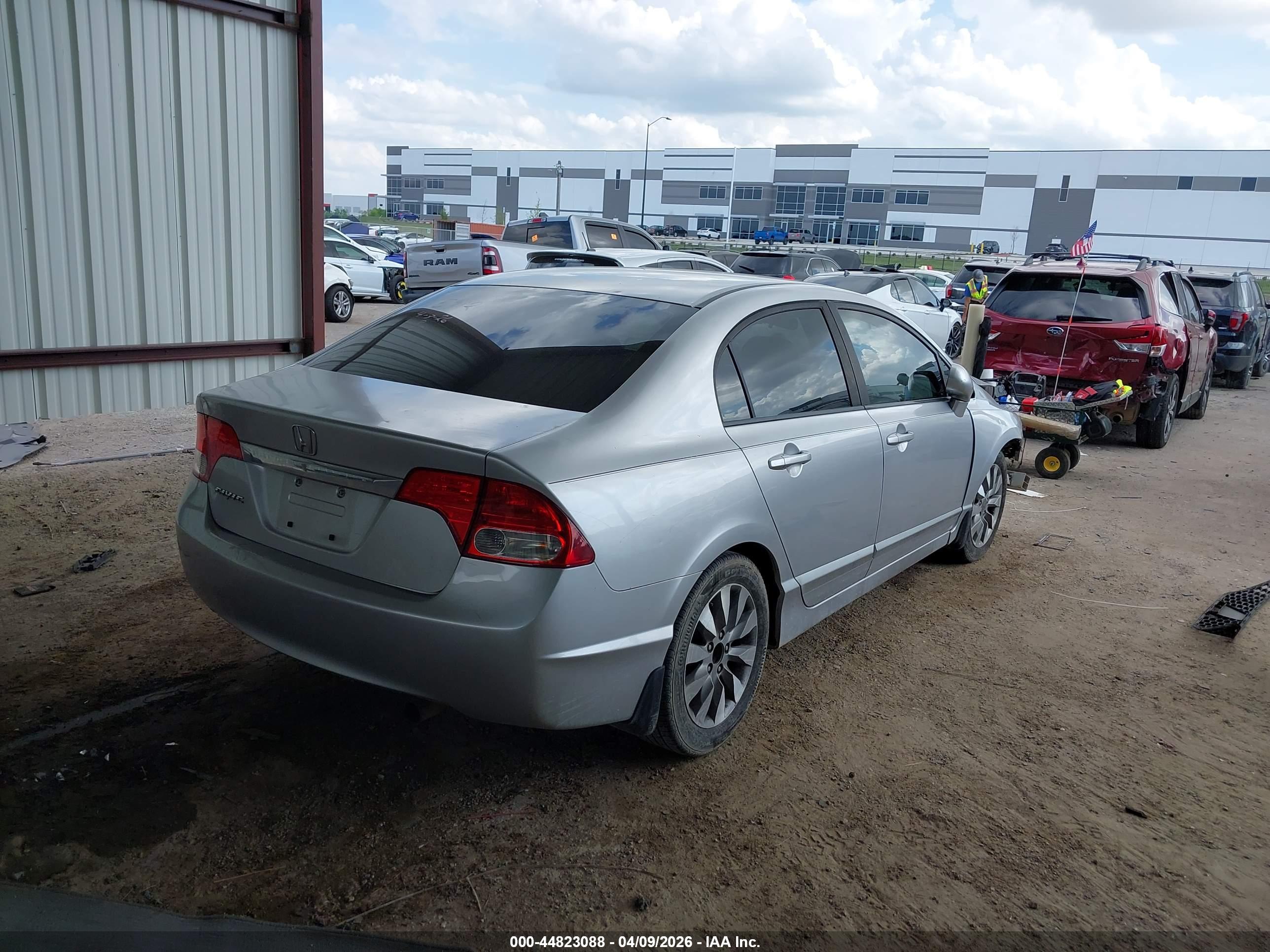 HONDA CIVIC image 4