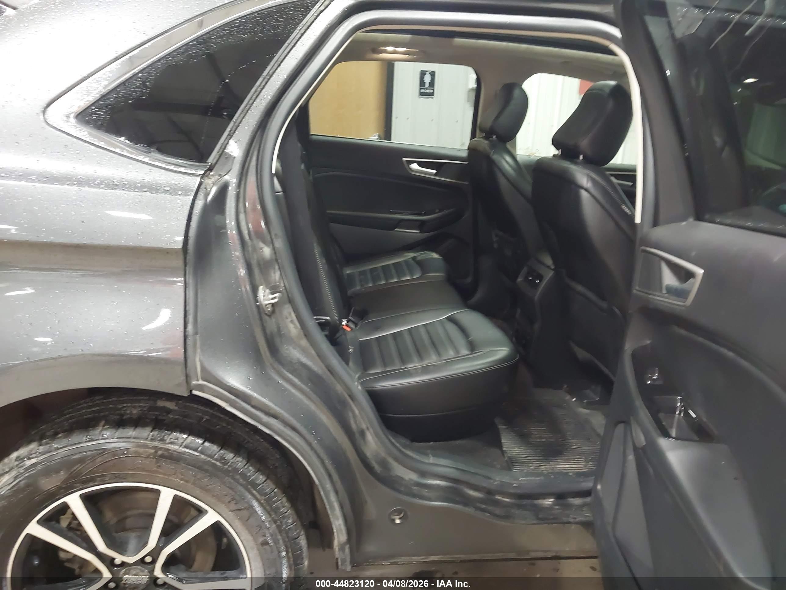 FORD EDGE image 8