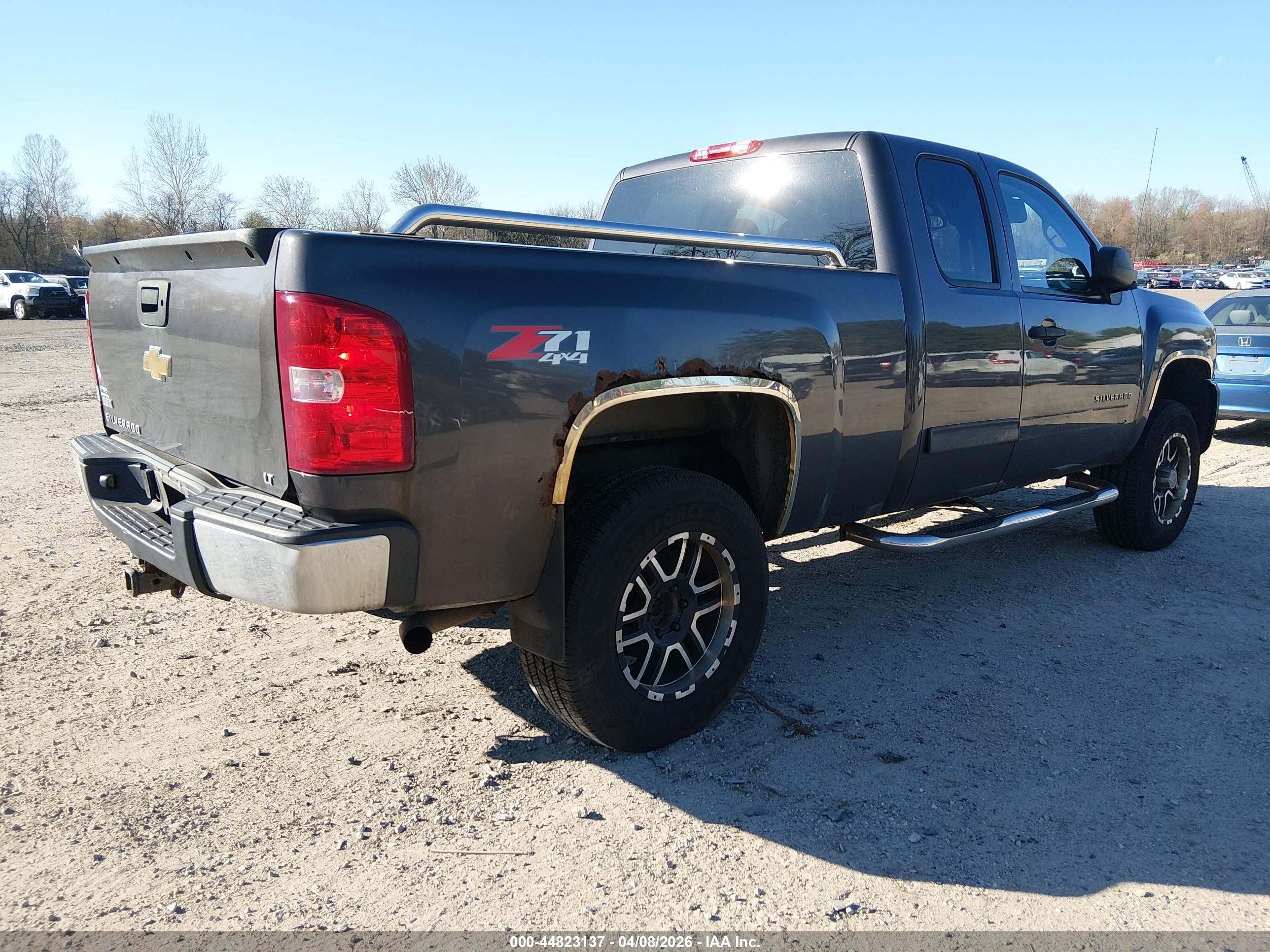 CHEVROLET SILVERADO image 4