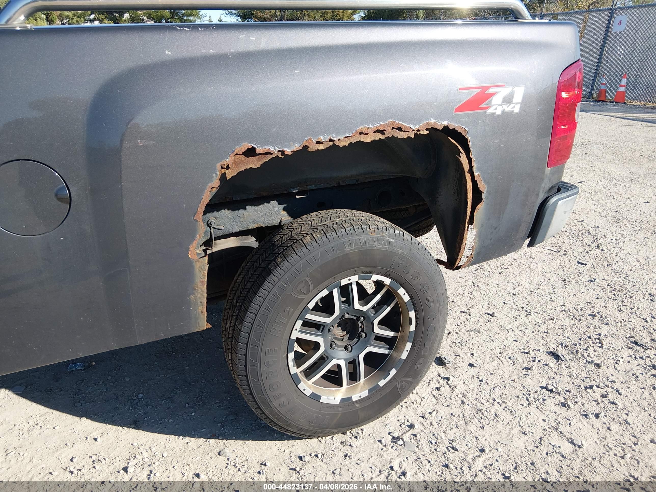 CHEVROLET SILVERADO image 6