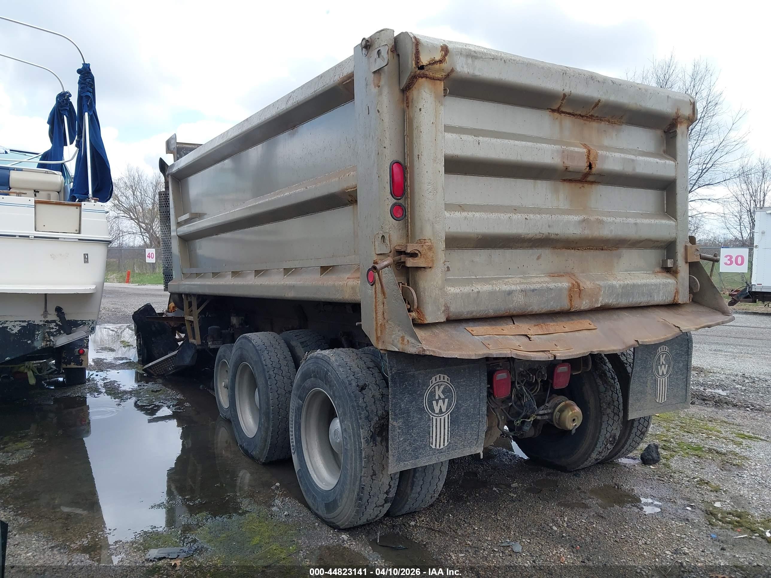 KENWORTH CONSTRUCTION image 3