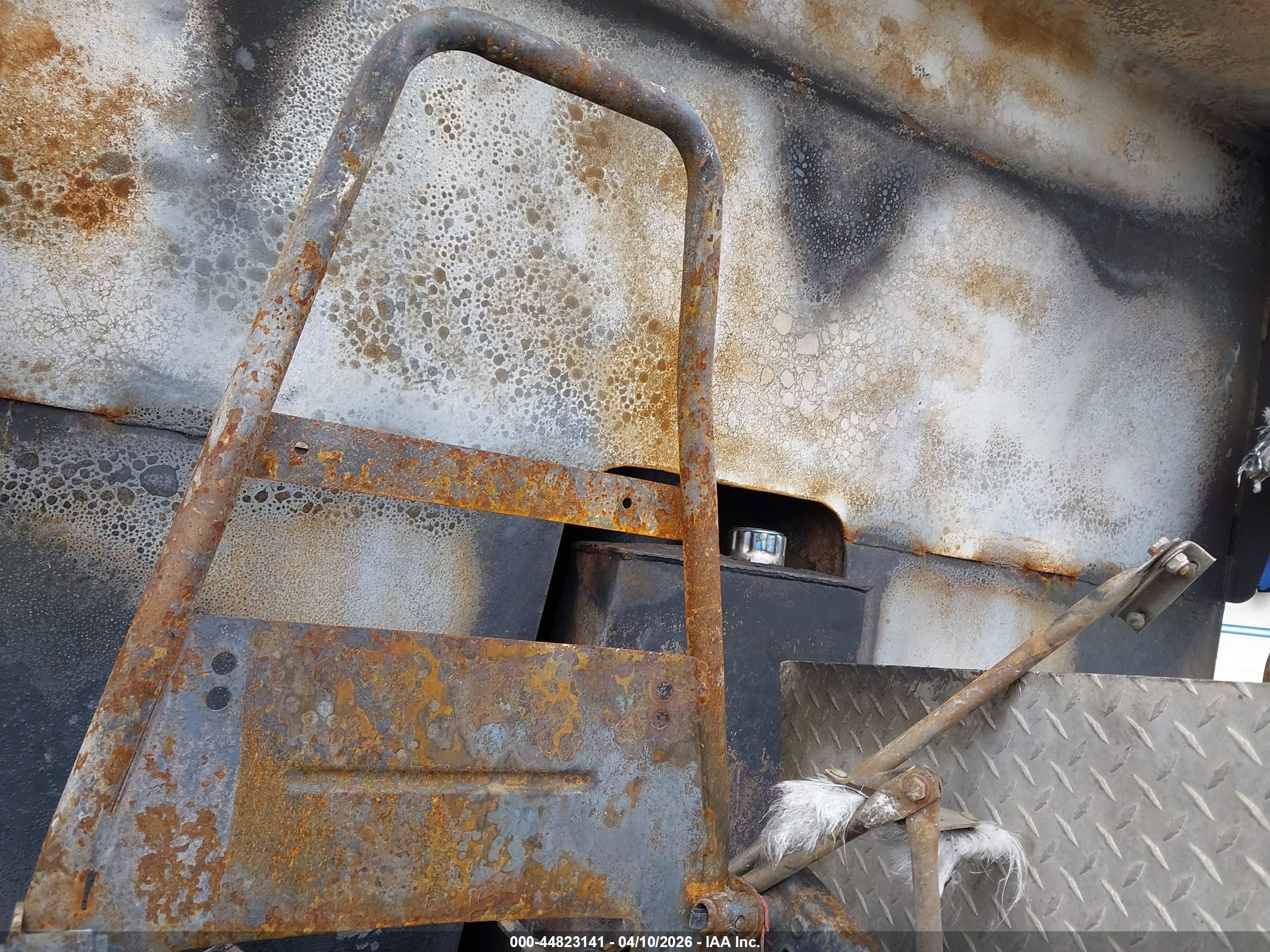 KENWORTH CONSTRUCTION image 7