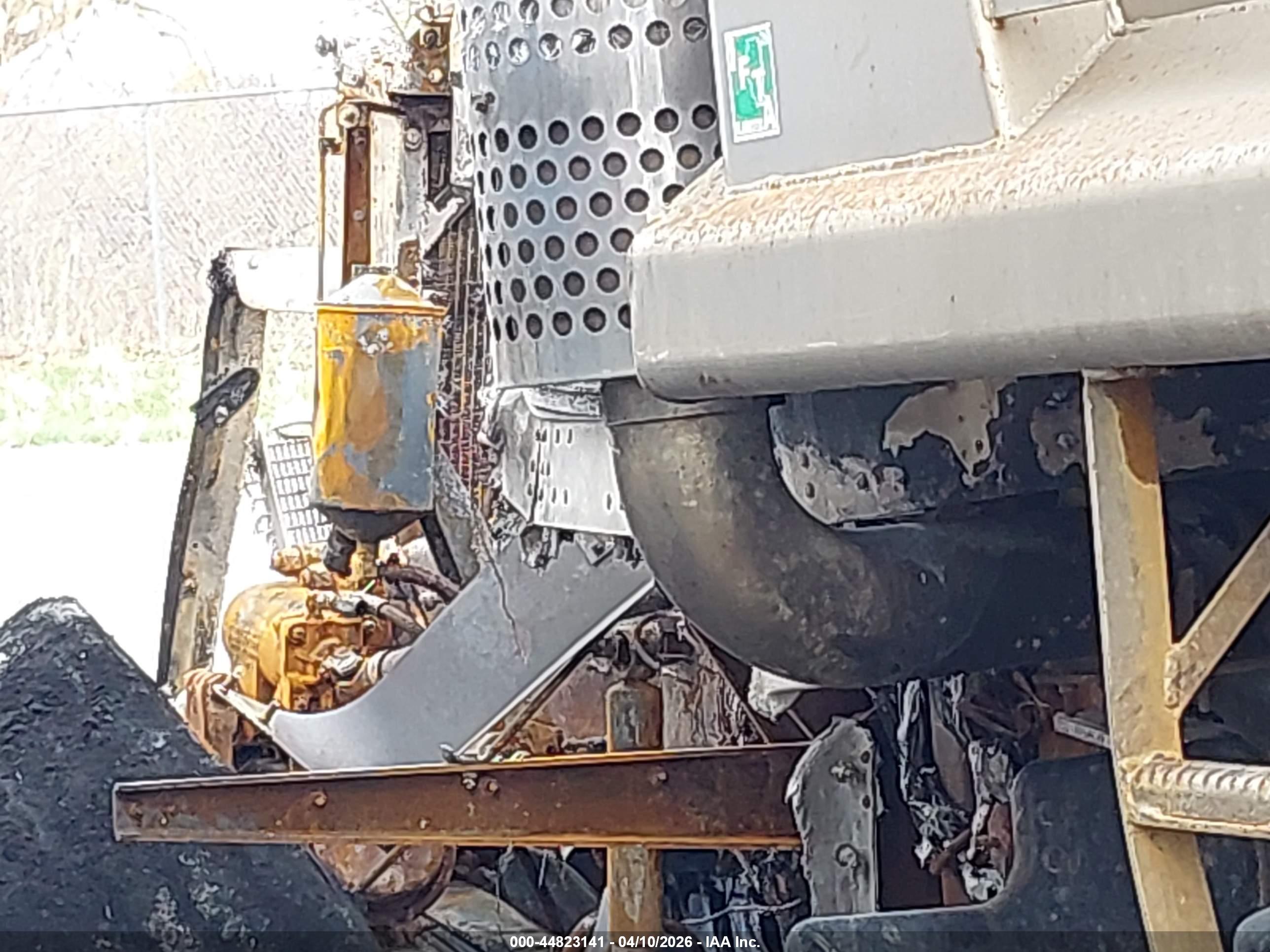 KENWORTH CONSTRUCTION image 9