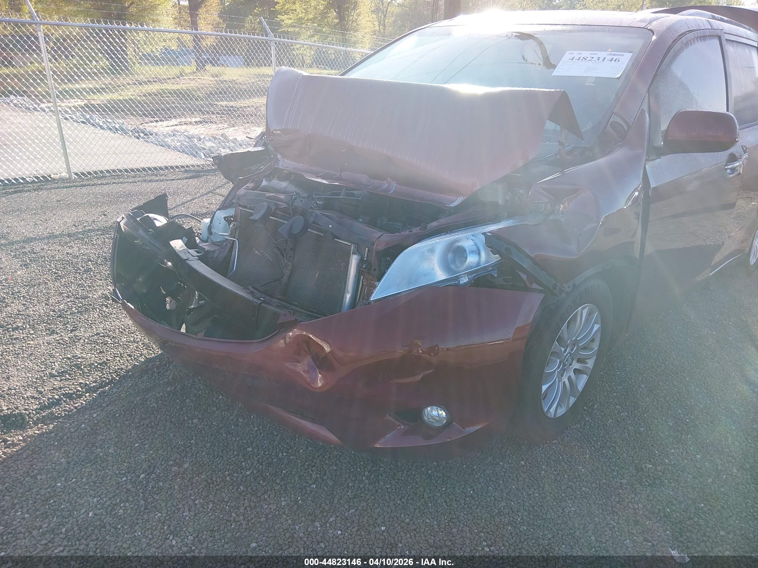 TOYOTA SIENNA image 6