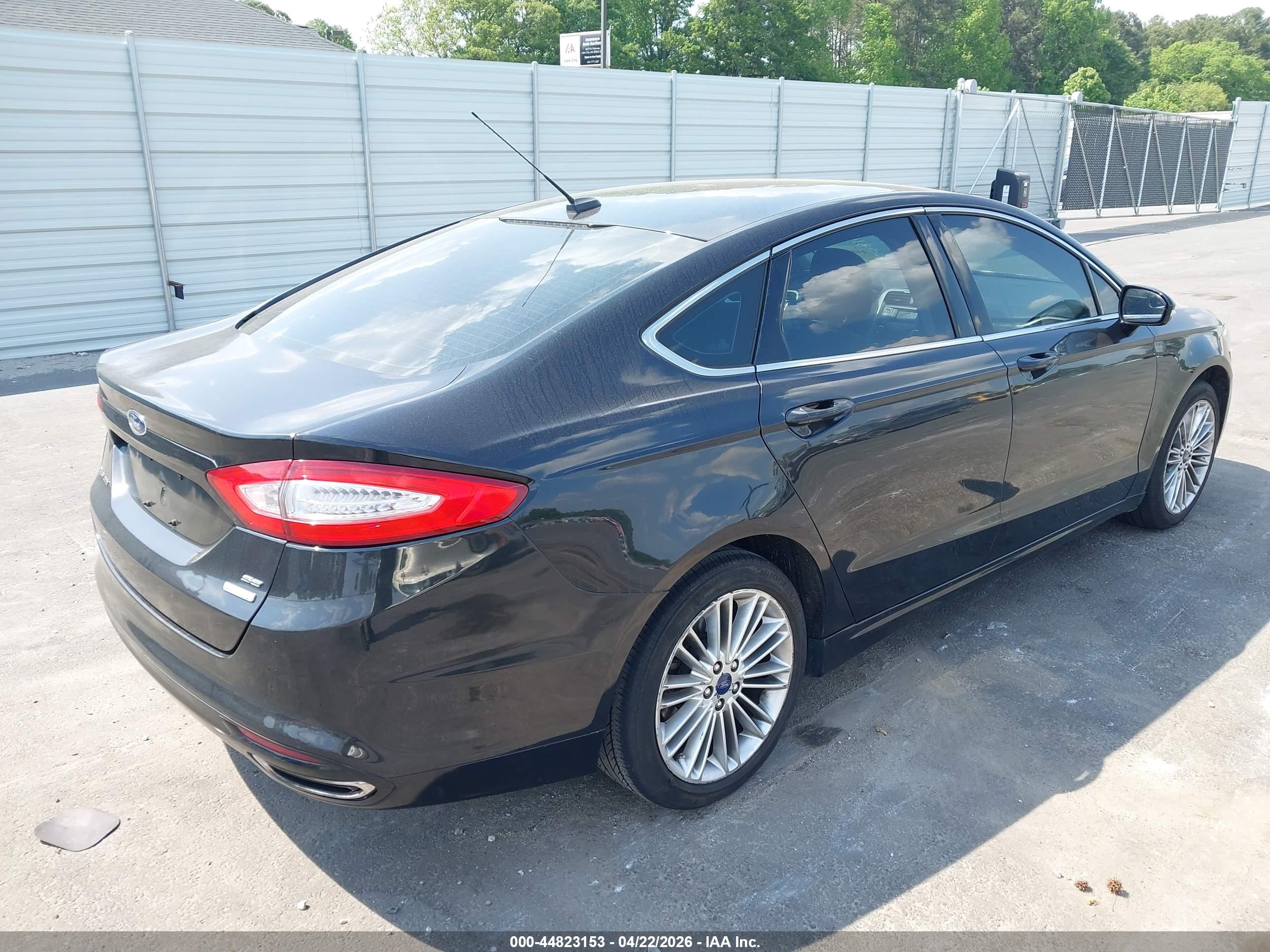 FORD FUSION image 4