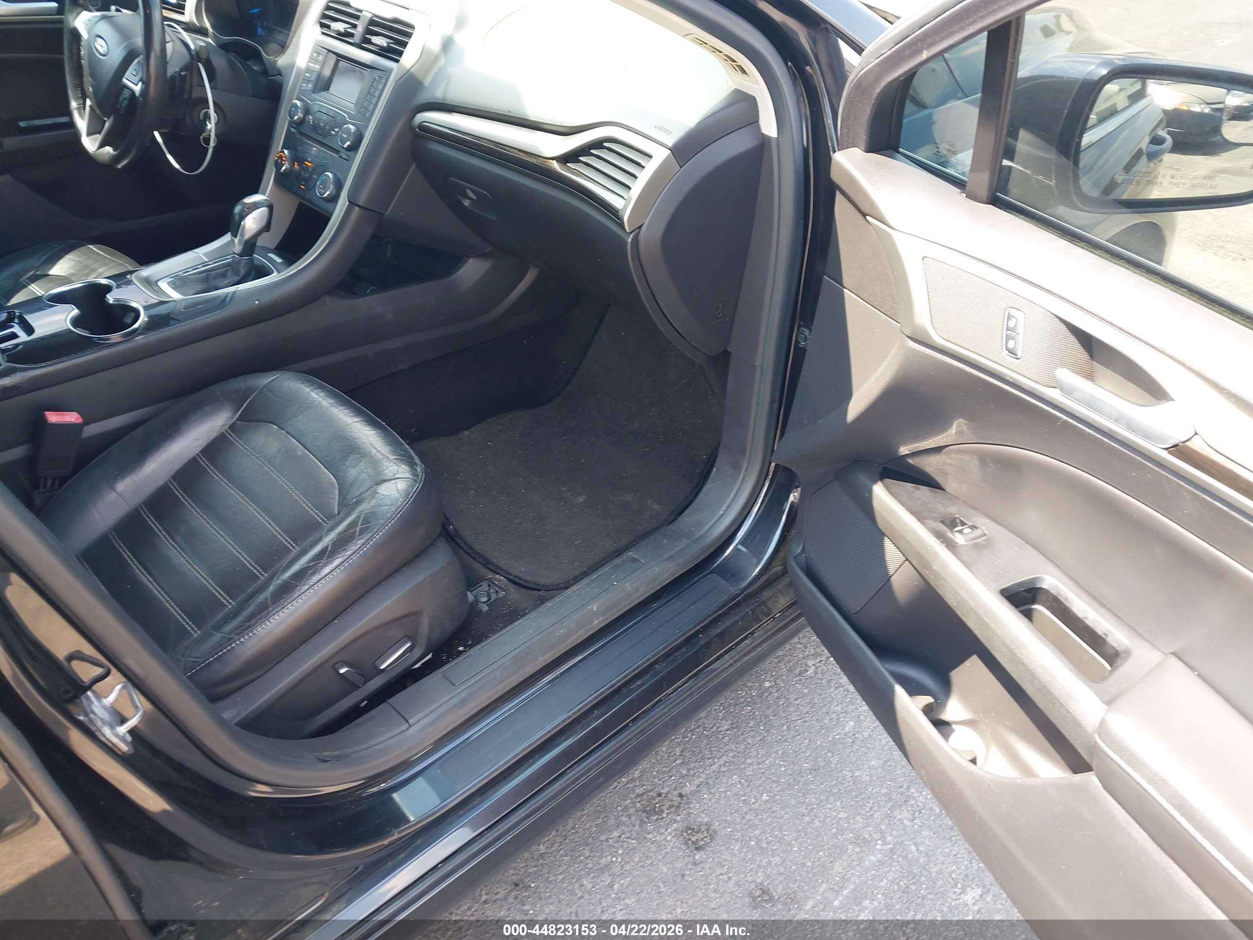 FORD FUSION image 5