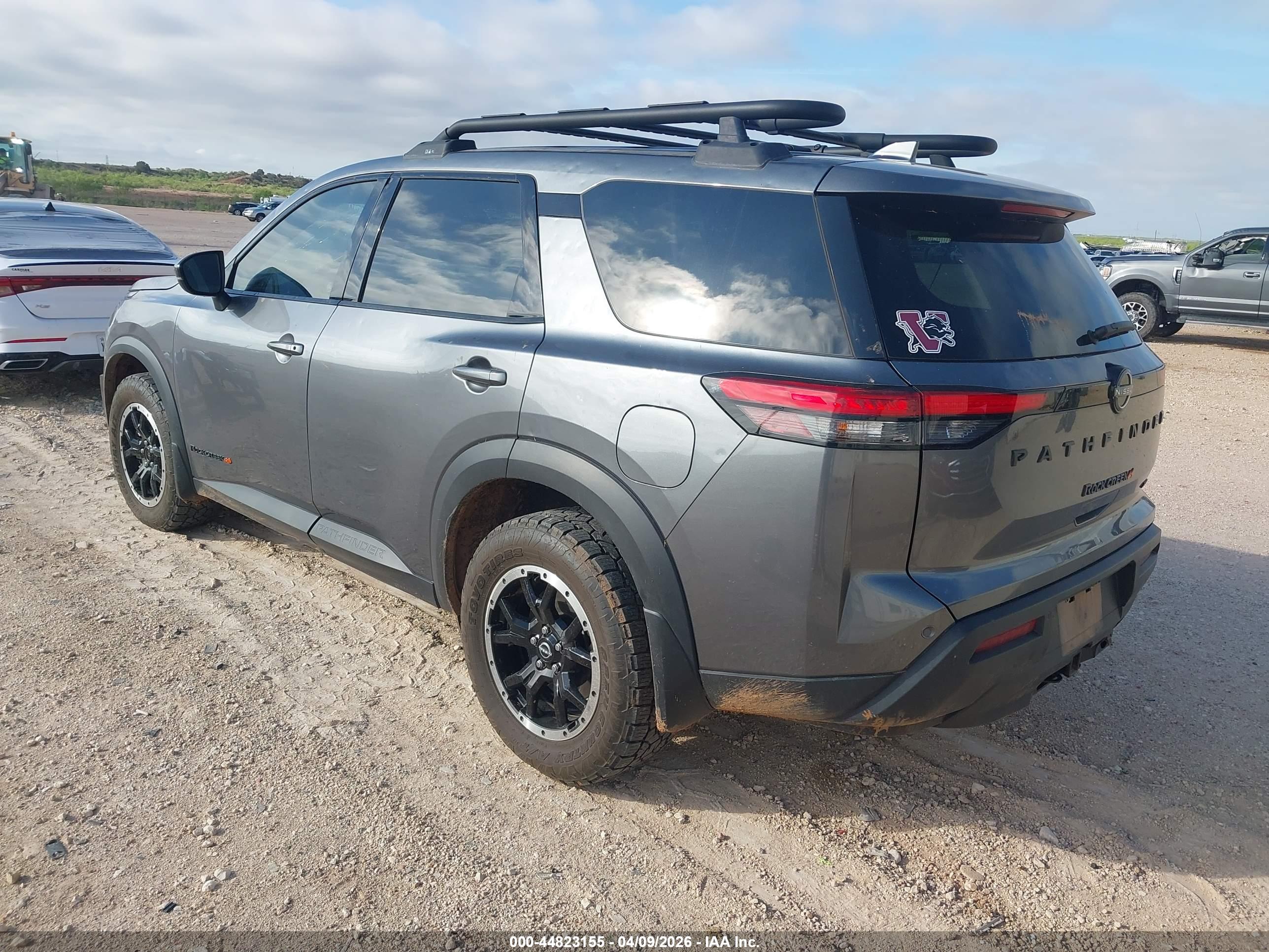 NISSAN PATHFINDER image 3