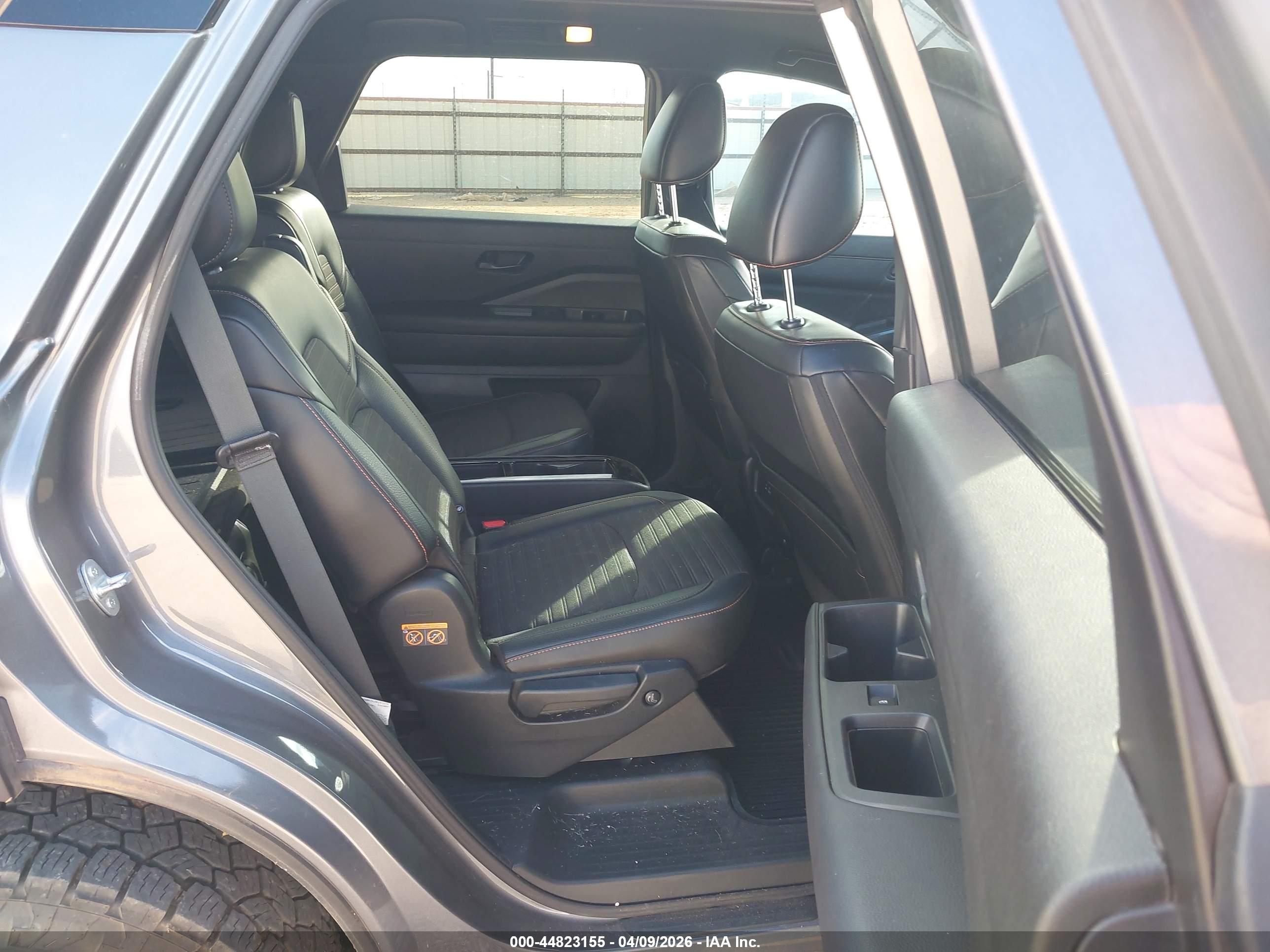 NISSAN PATHFINDER image 8