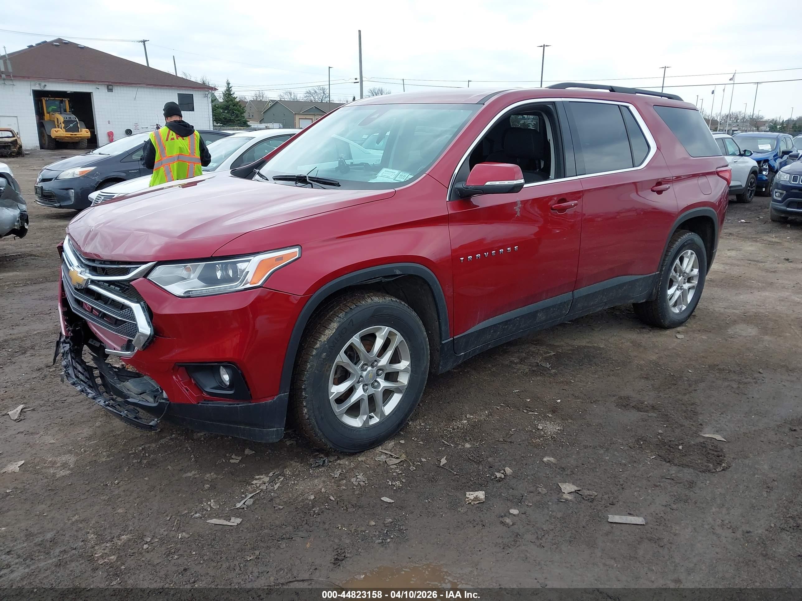 CHEVROLET TRAVERSE image 2