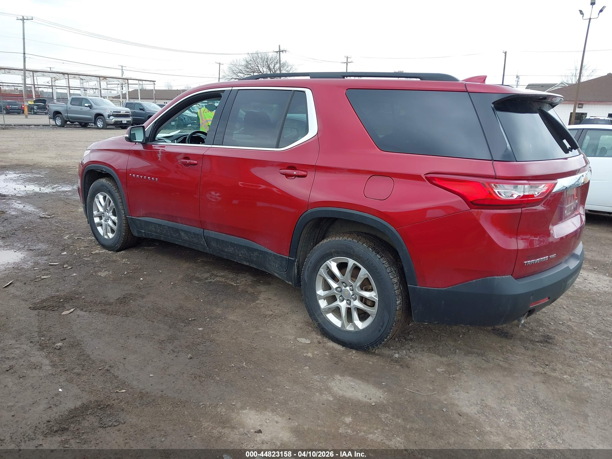 CHEVROLET TRAVERSE image 3