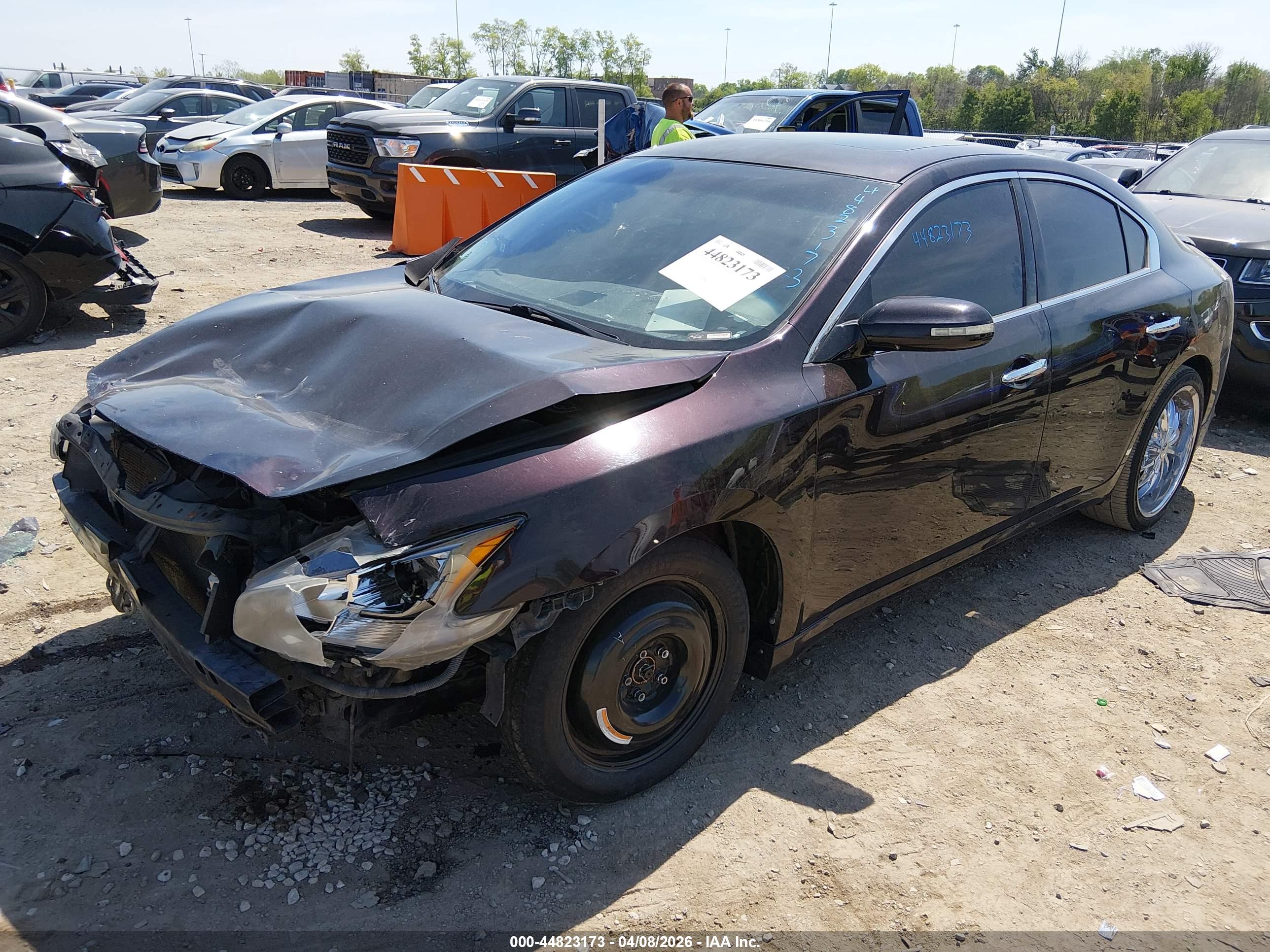 NISSAN MAXIMA image 2