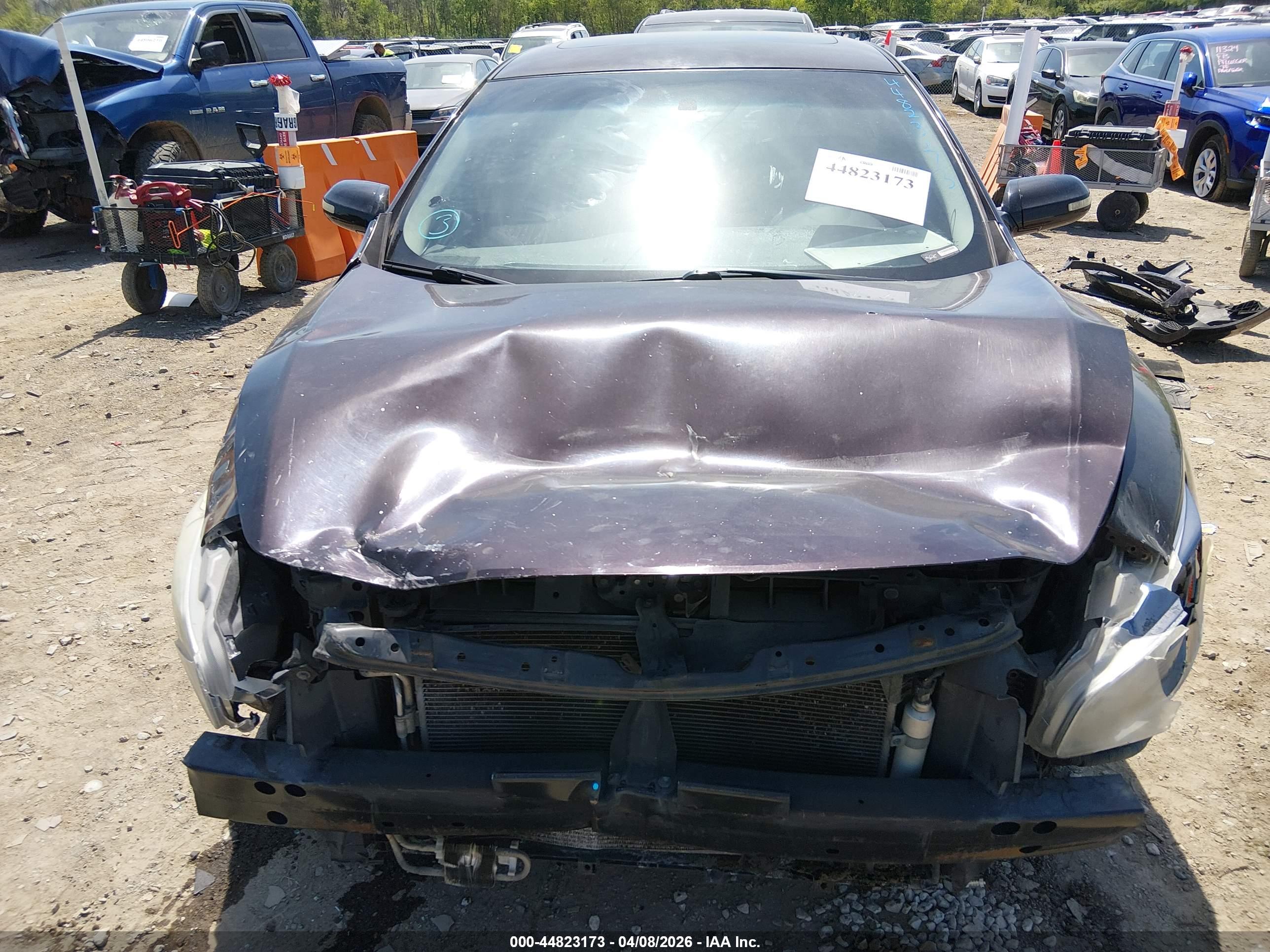 NISSAN MAXIMA image 6