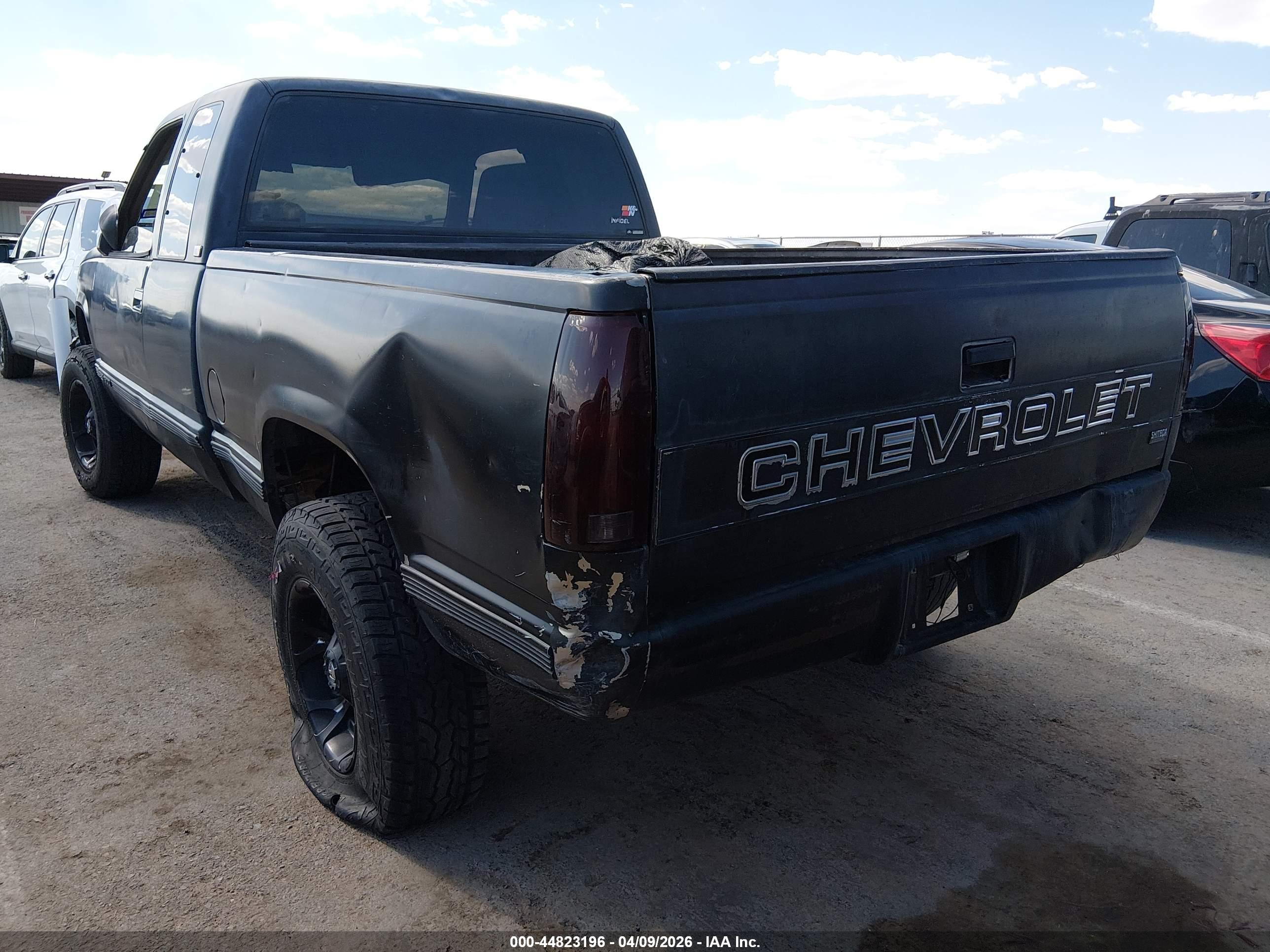 CHEVROLET GMT-400 image 3