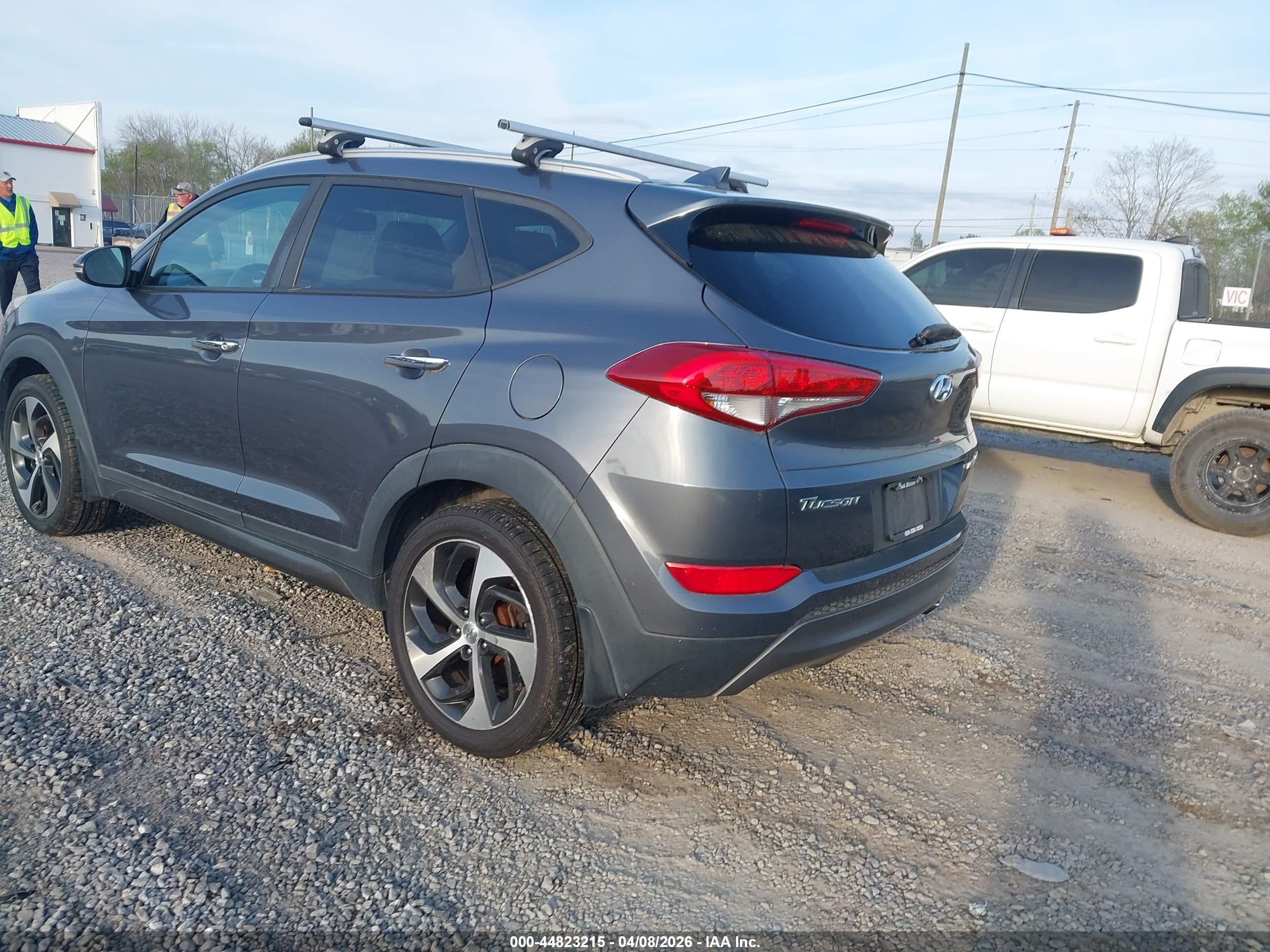 HYUNDAI TUCSON image 3