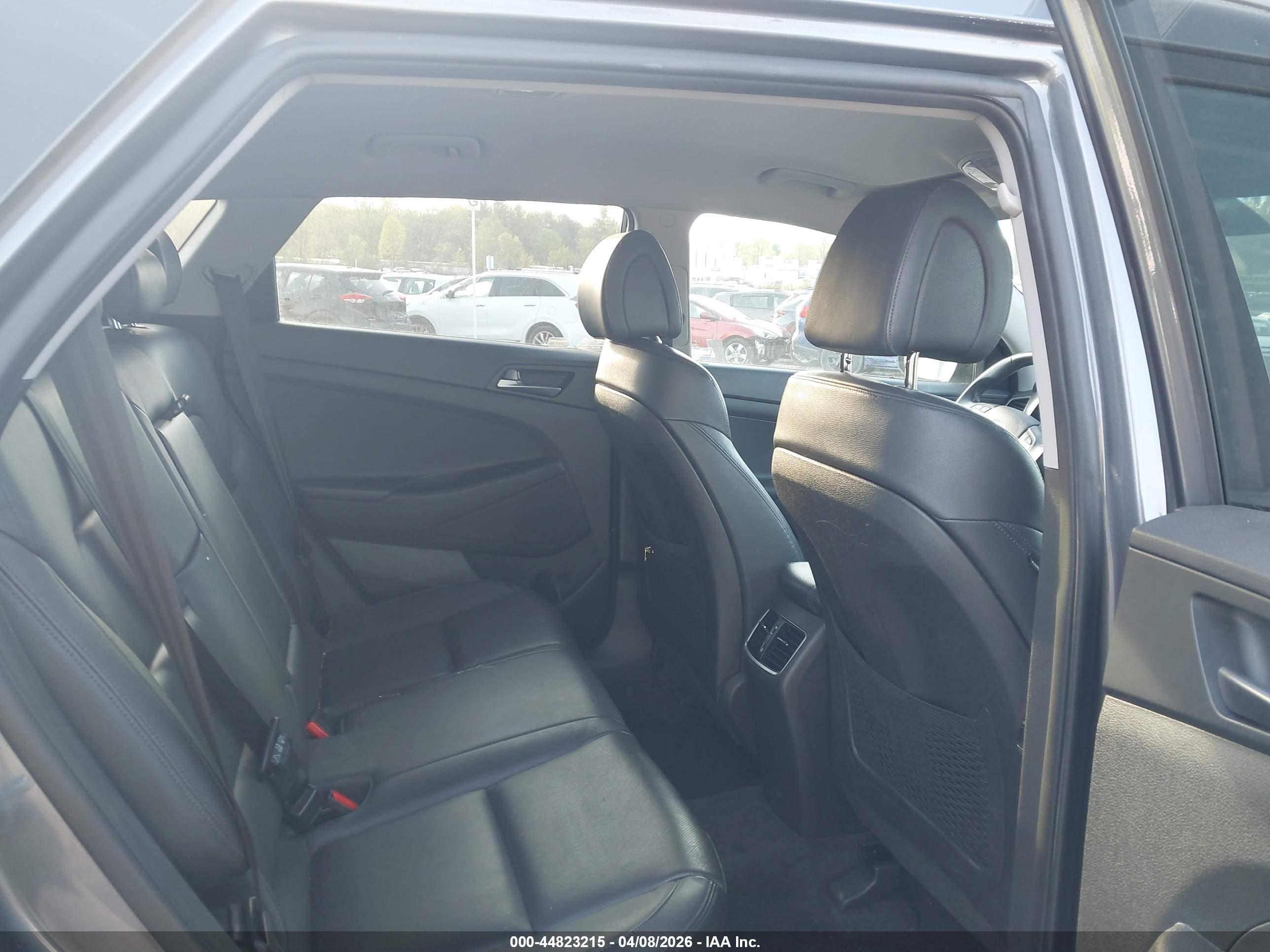 HYUNDAI TUCSON image 8