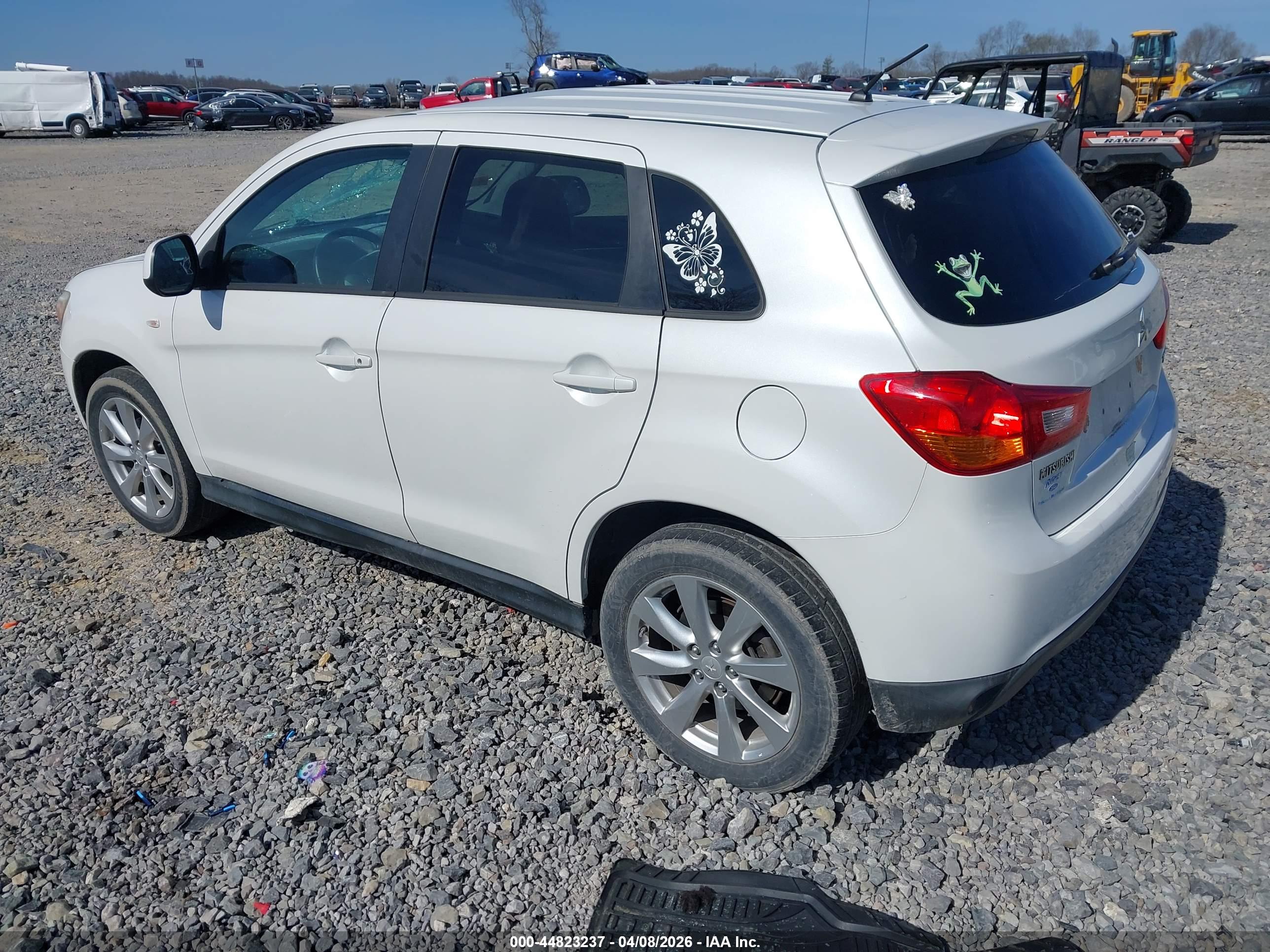 MITSUBISHI OUTLANDER image 3