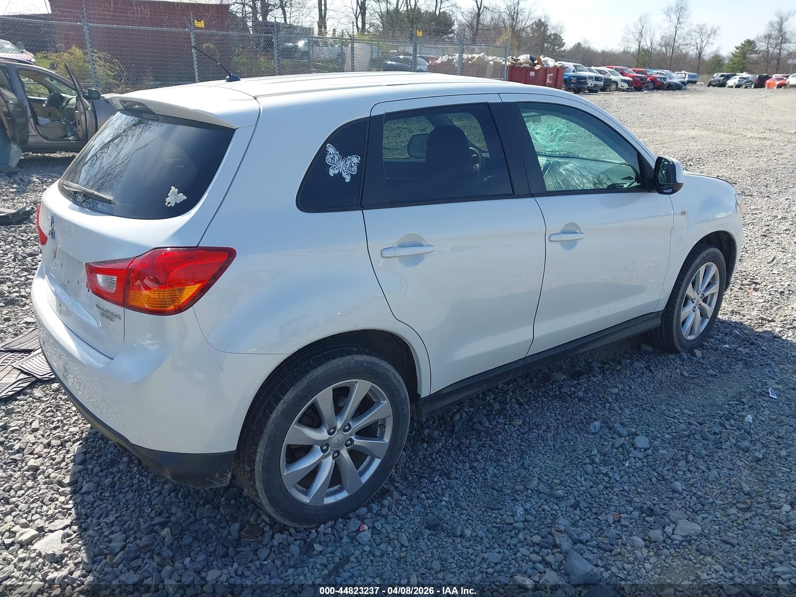 MITSUBISHI OUTLANDER image 4