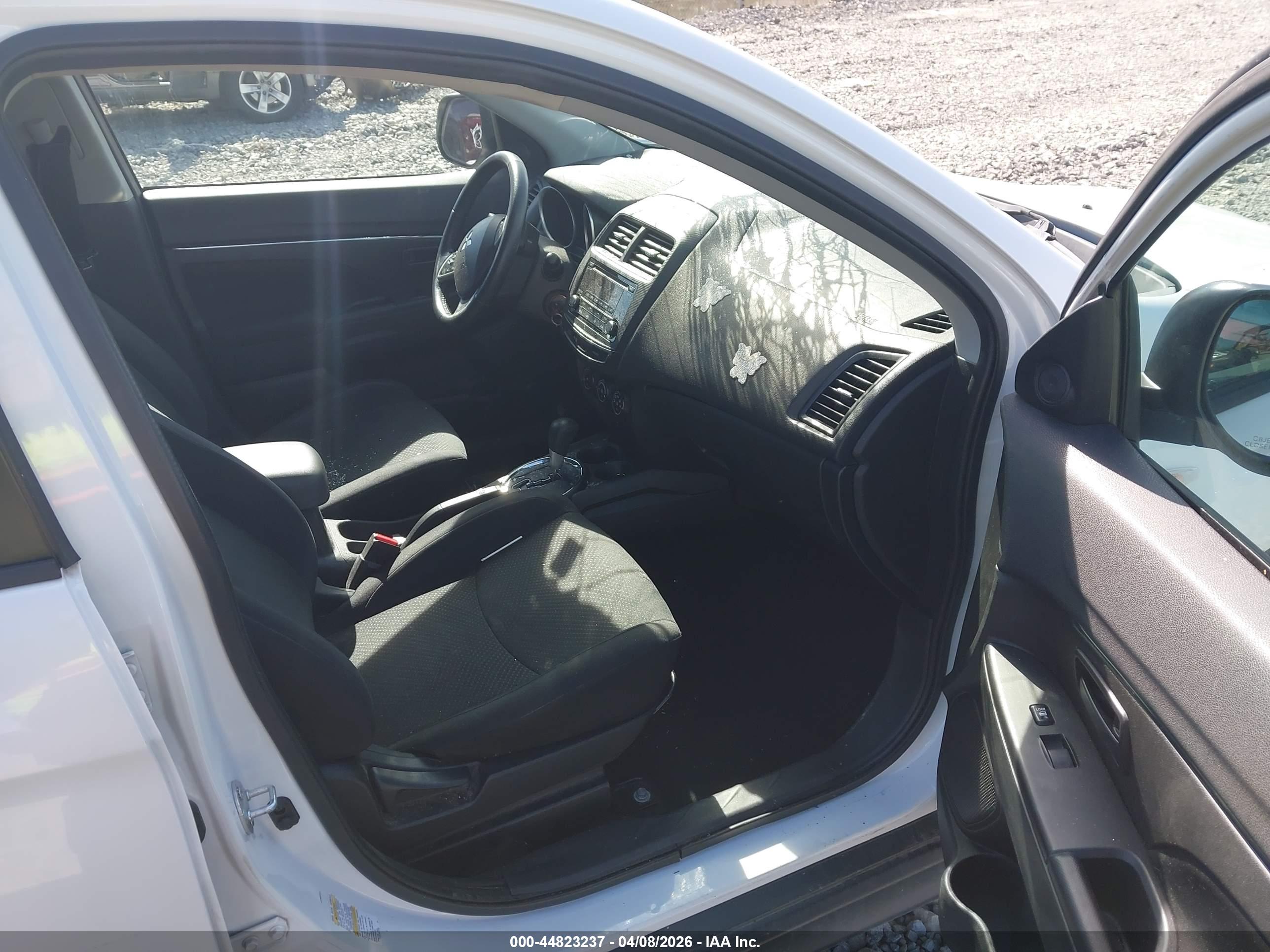 MITSUBISHI OUTLANDER image 5