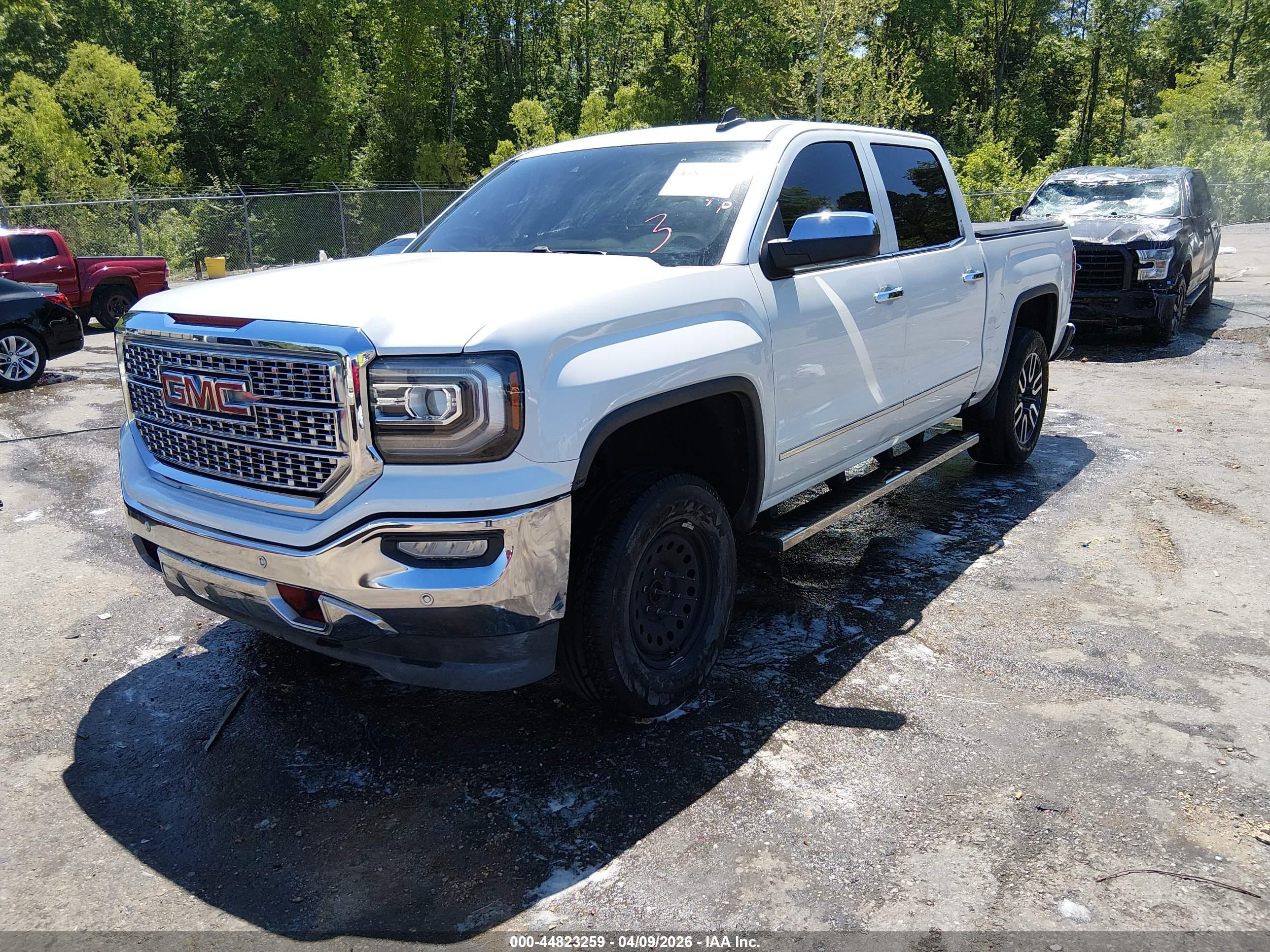 GMC SIERRA image 2