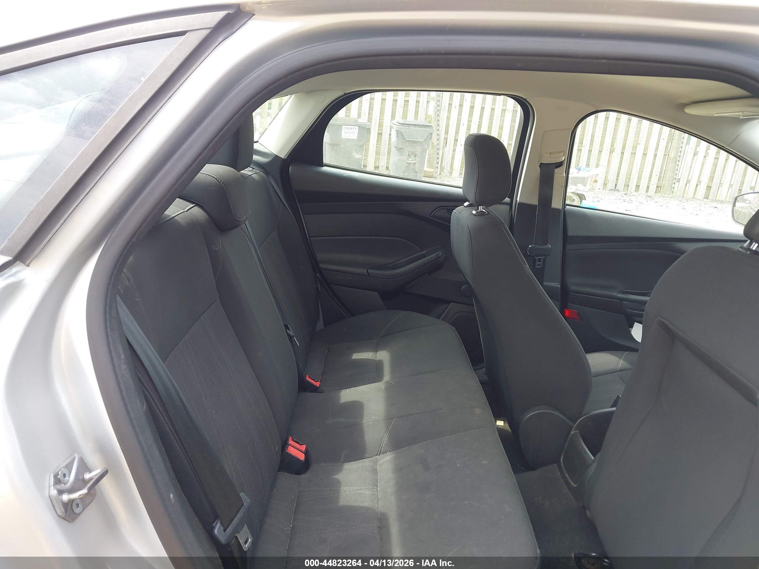 FORD FOCUS image 8
