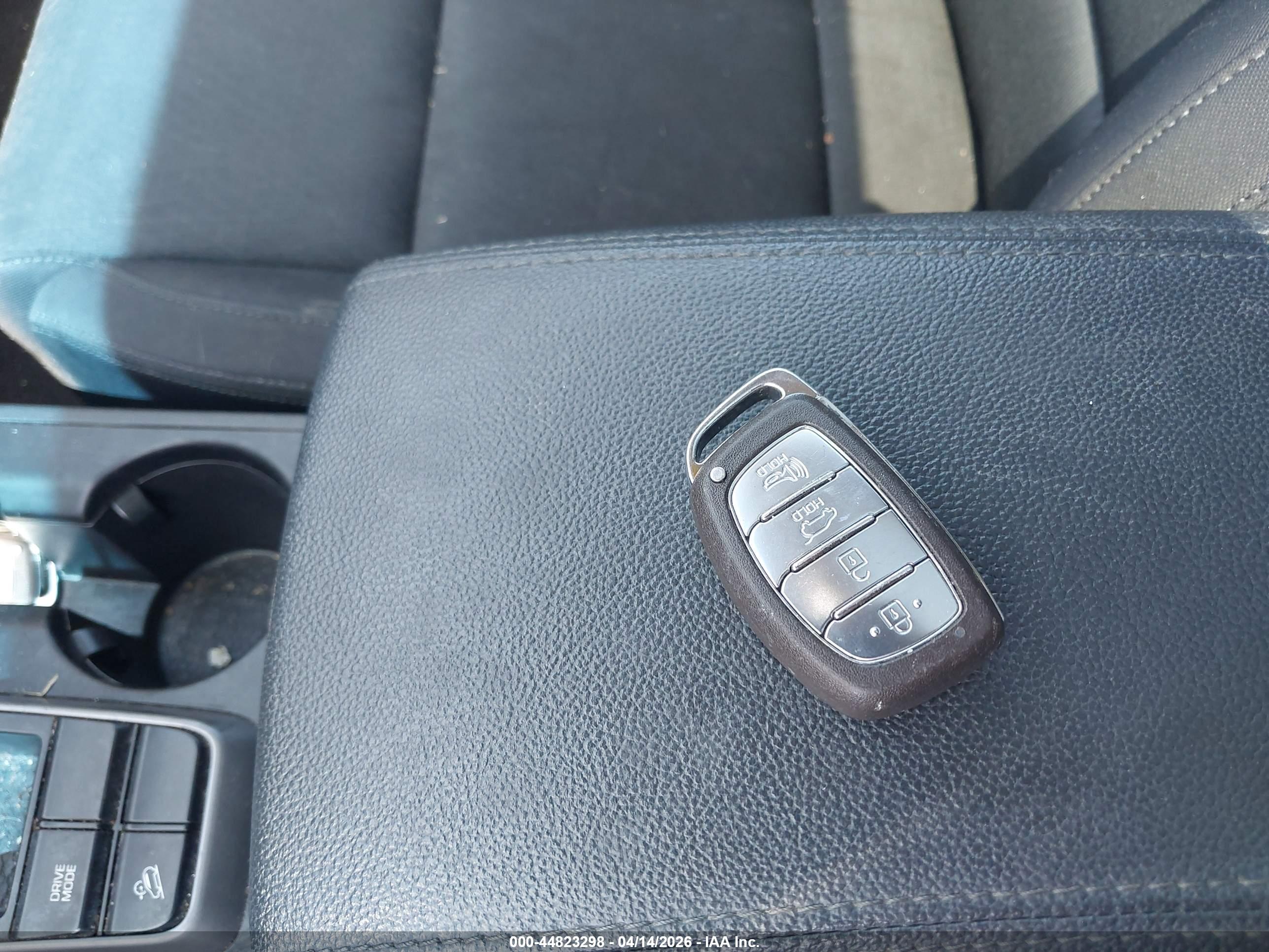 HYUNDAI TUCSON image 11
