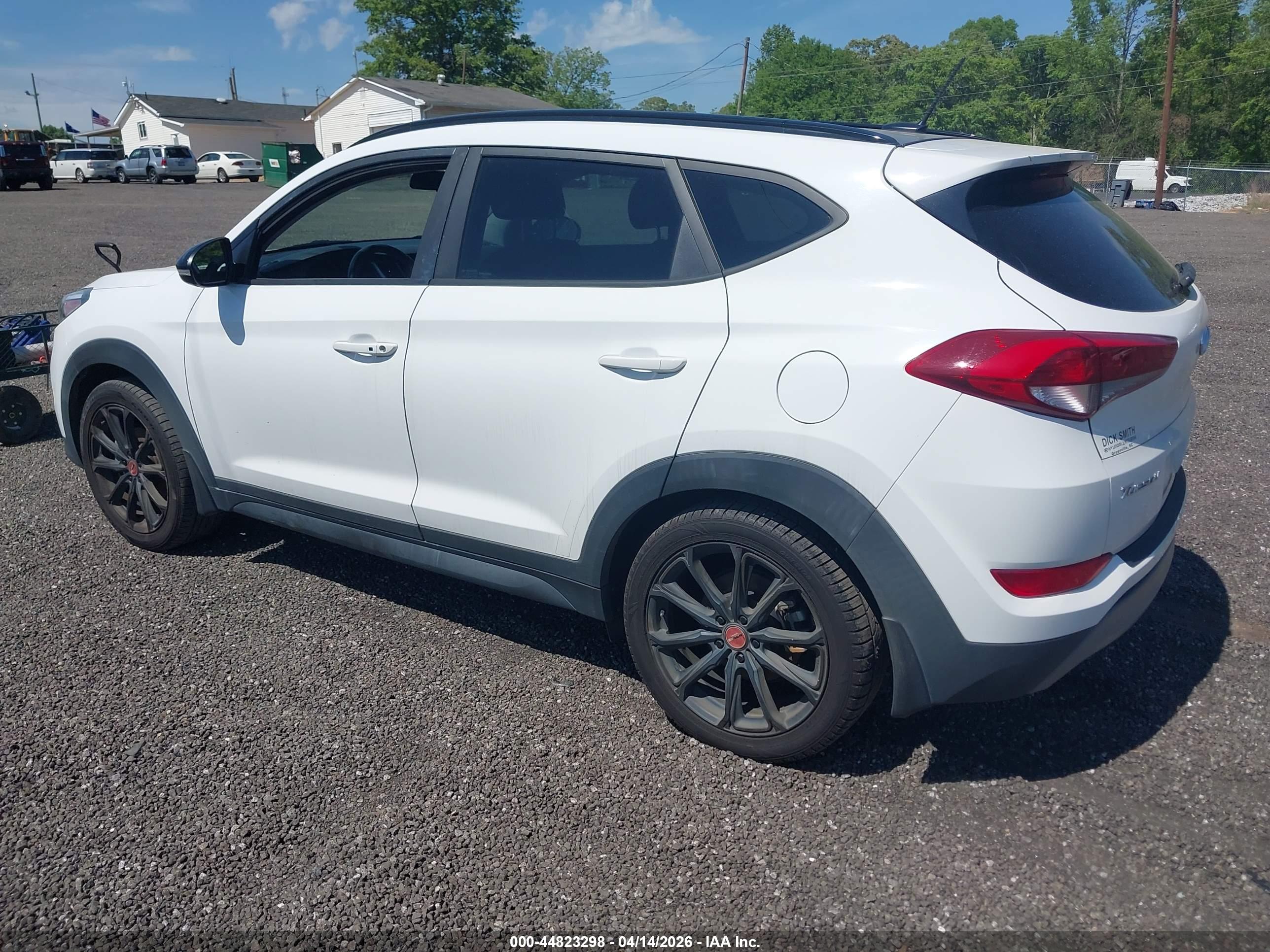 HYUNDAI TUCSON image 3