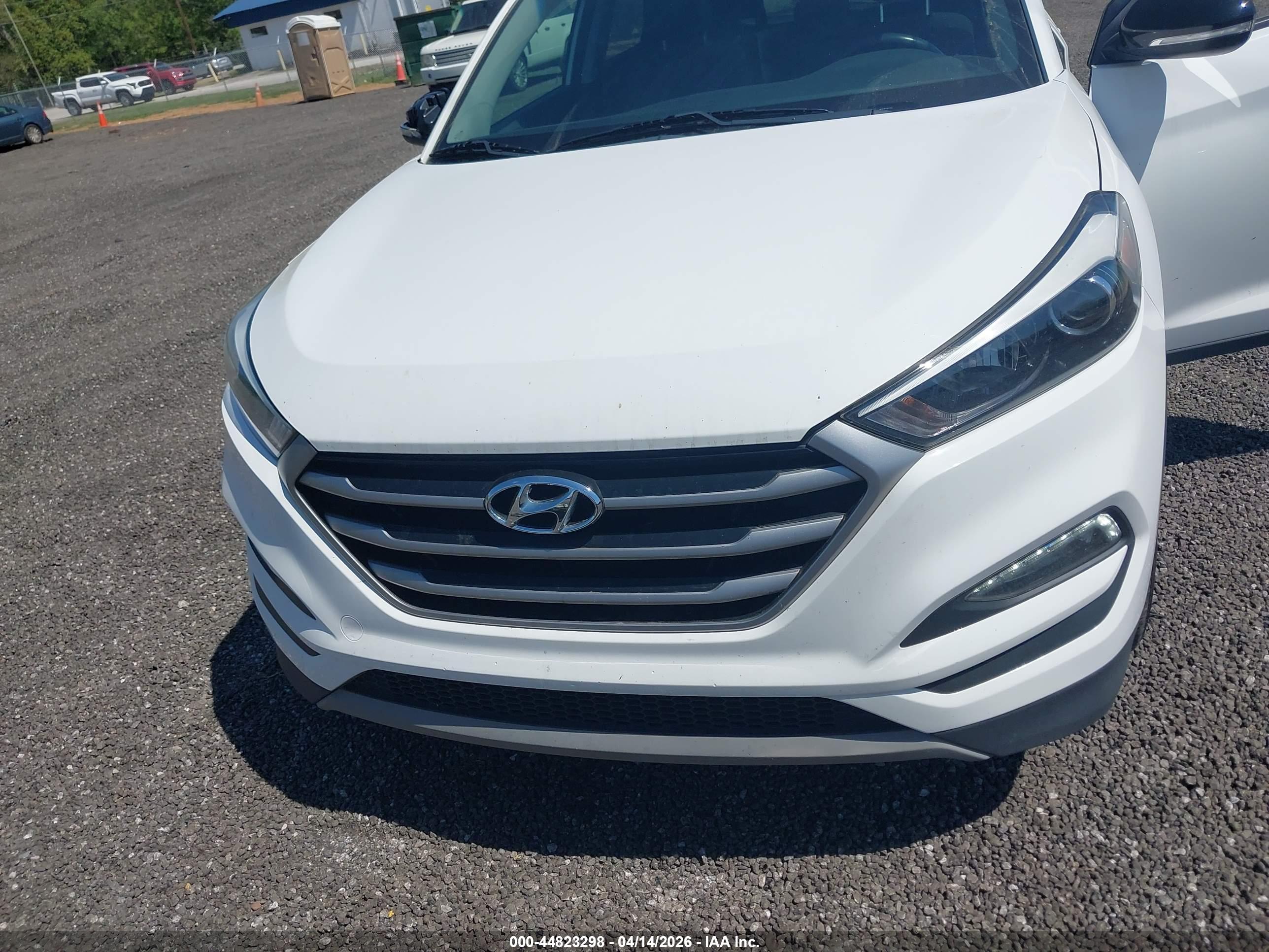 HYUNDAI TUCSON image 6
