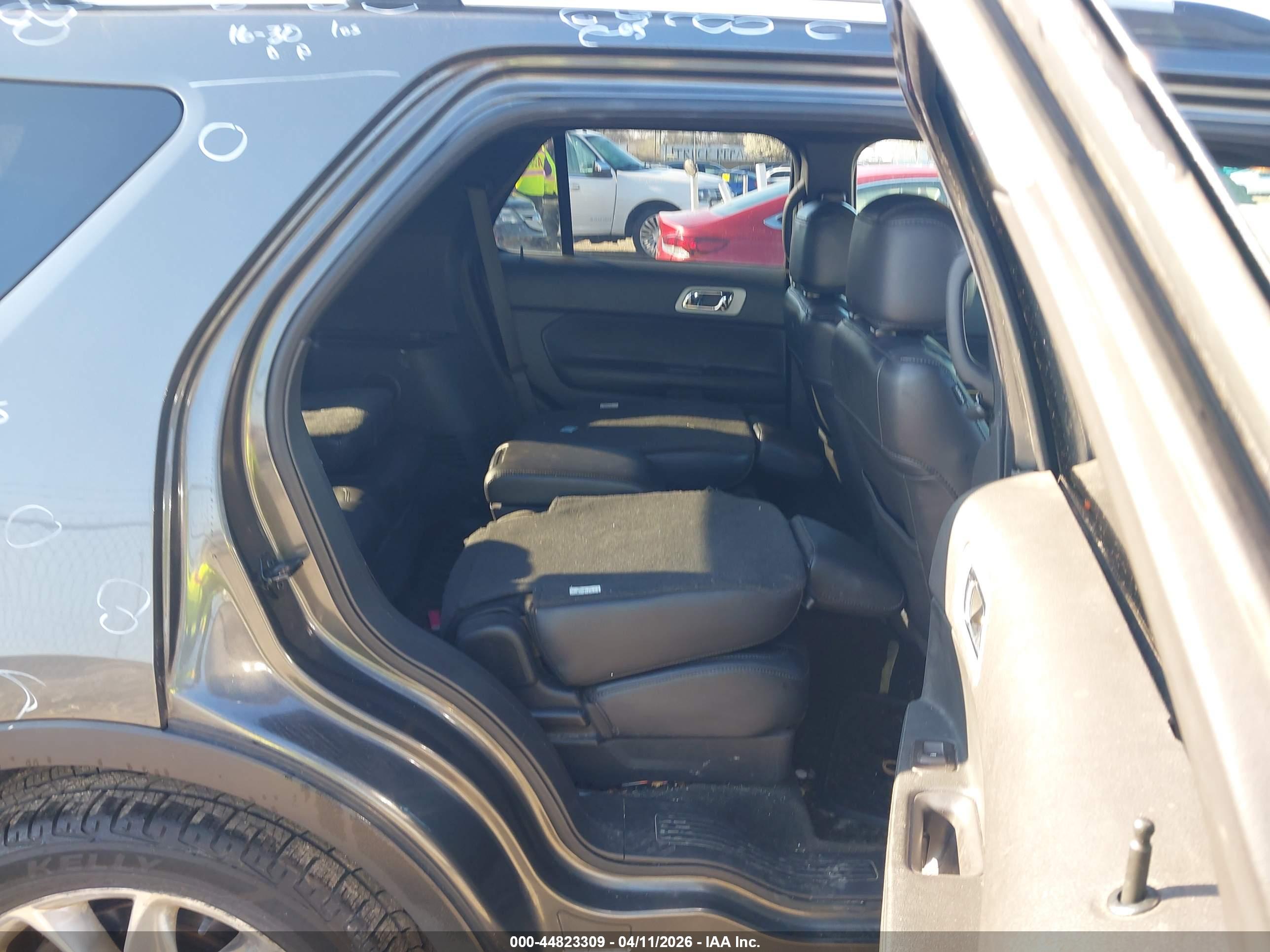 FORD EXPLORER image 8