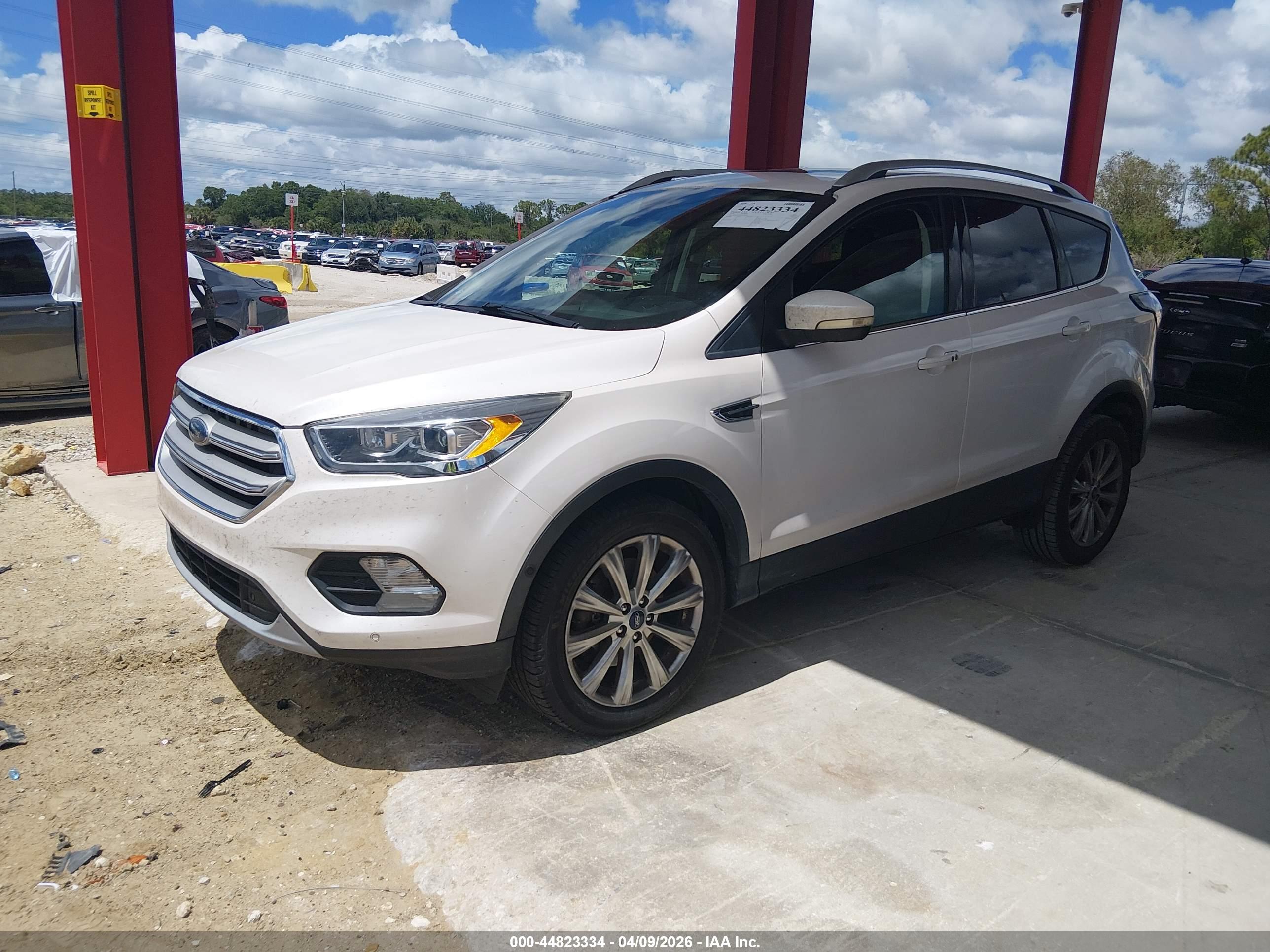 FORD ESCAPE image 2