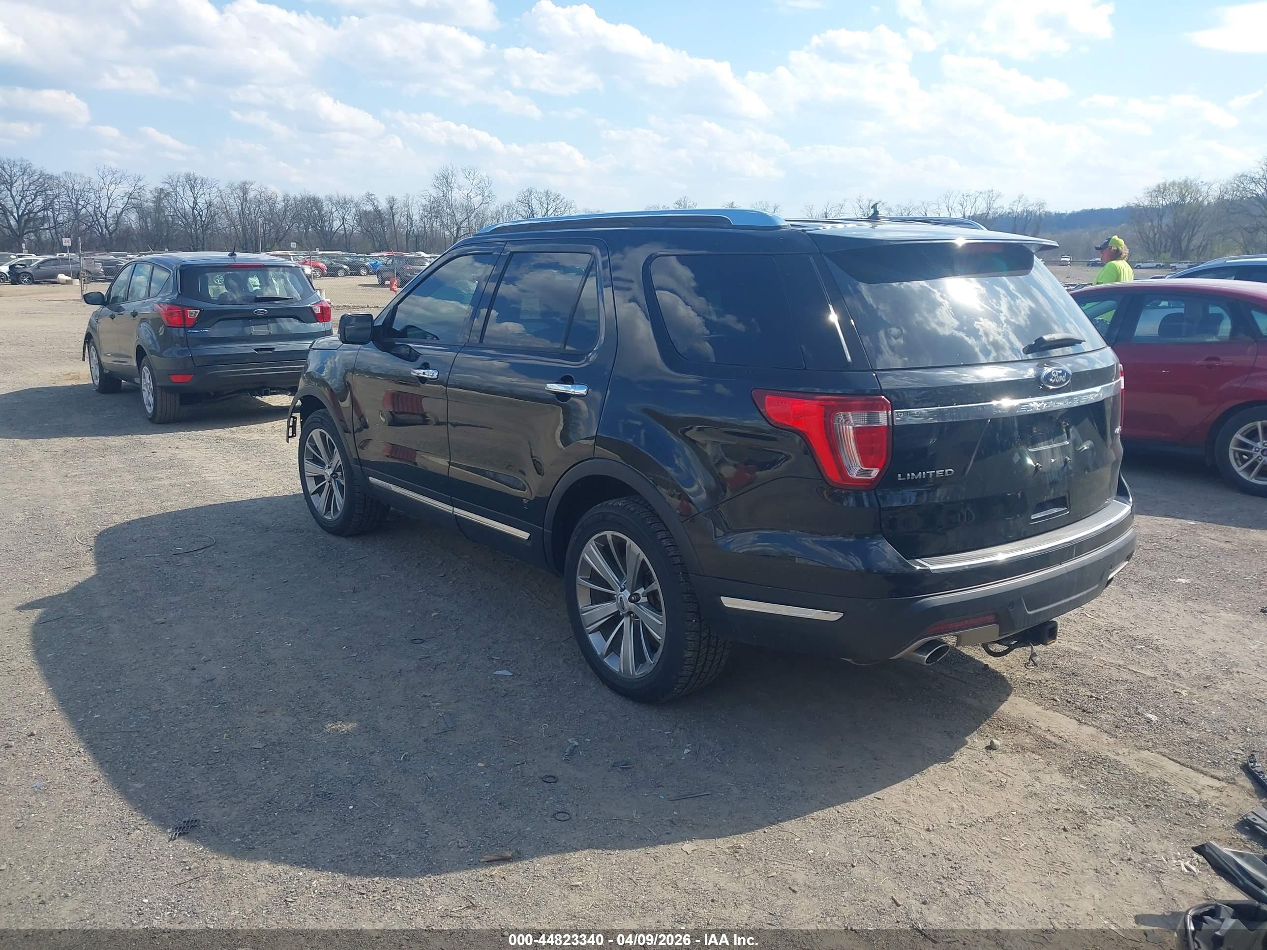 FORD EXPLORER image 3