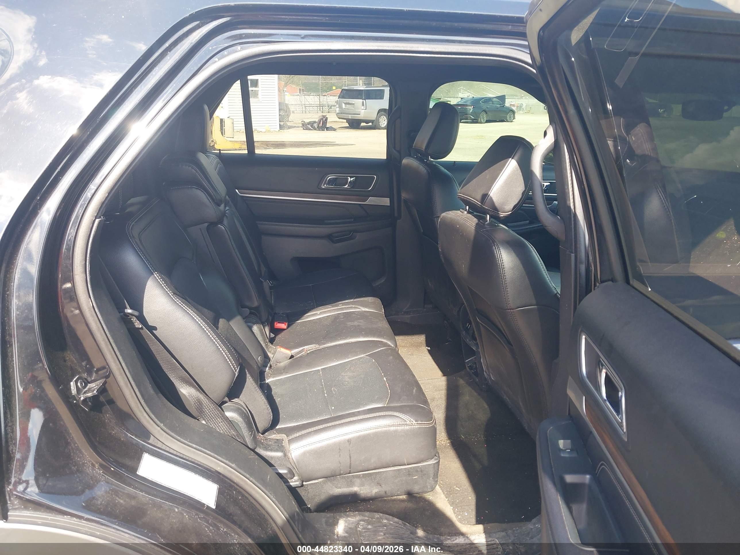 FORD EXPLORER image 8