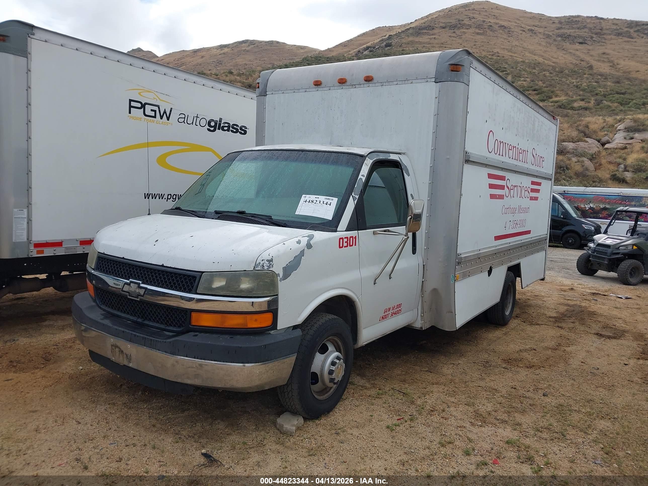 CHEVROLET EXPRESS image 2