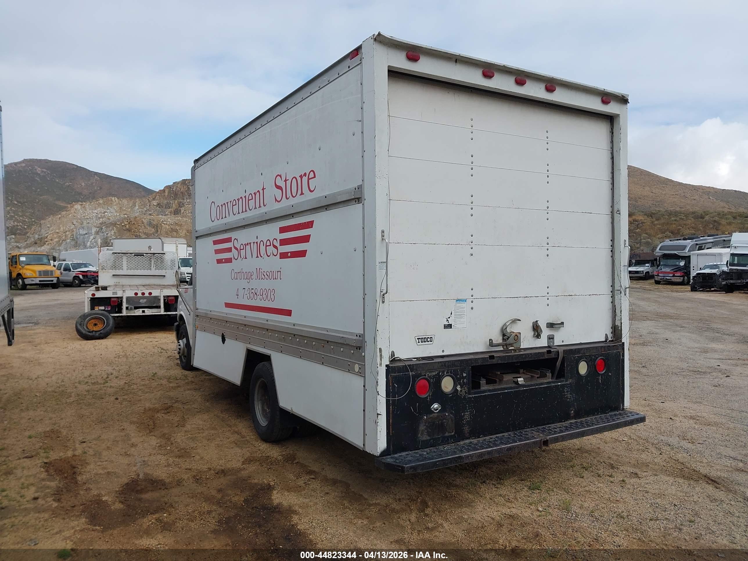 CHEVROLET EXPRESS image 3