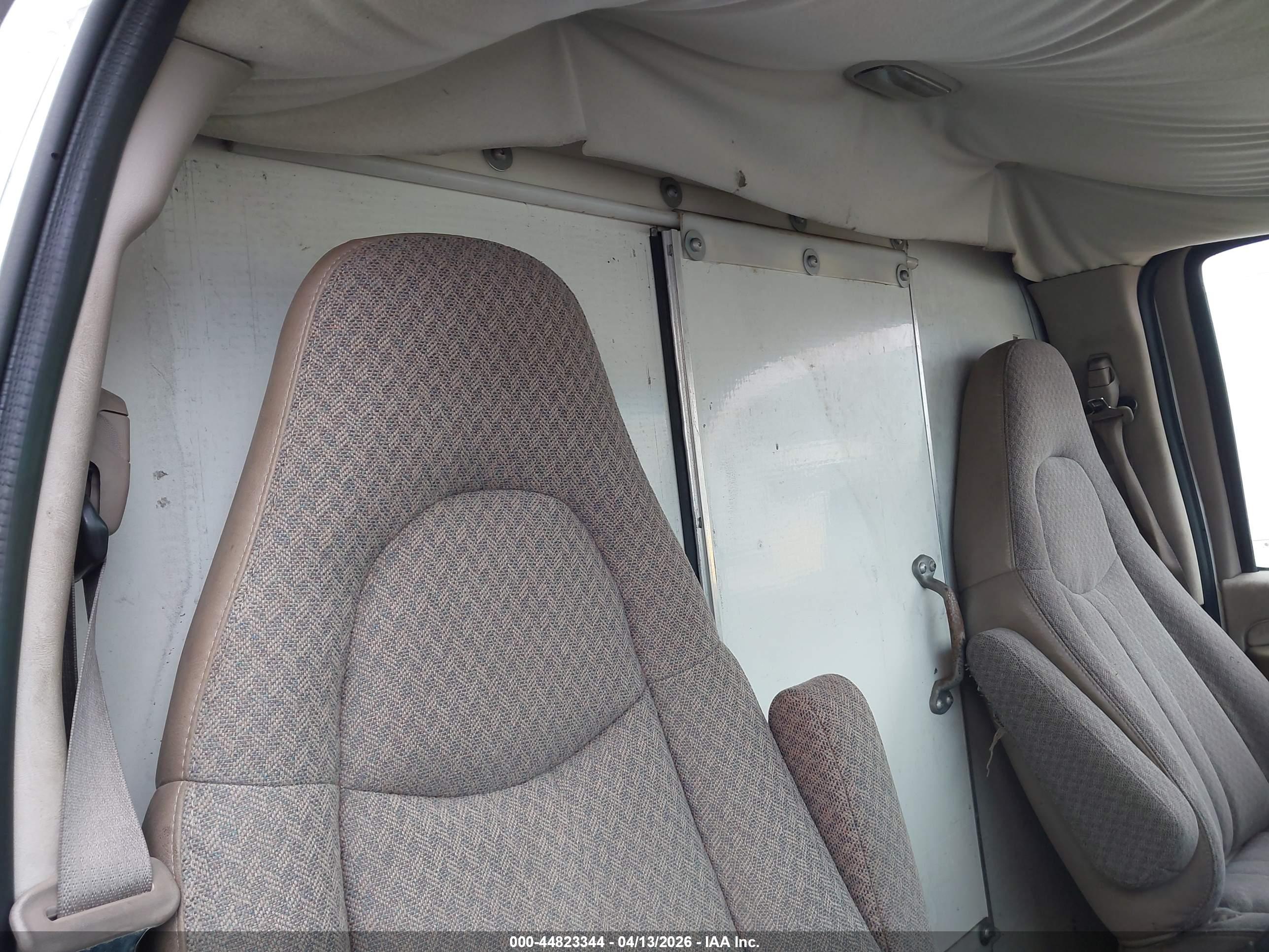 CHEVROLET EXPRESS image 7