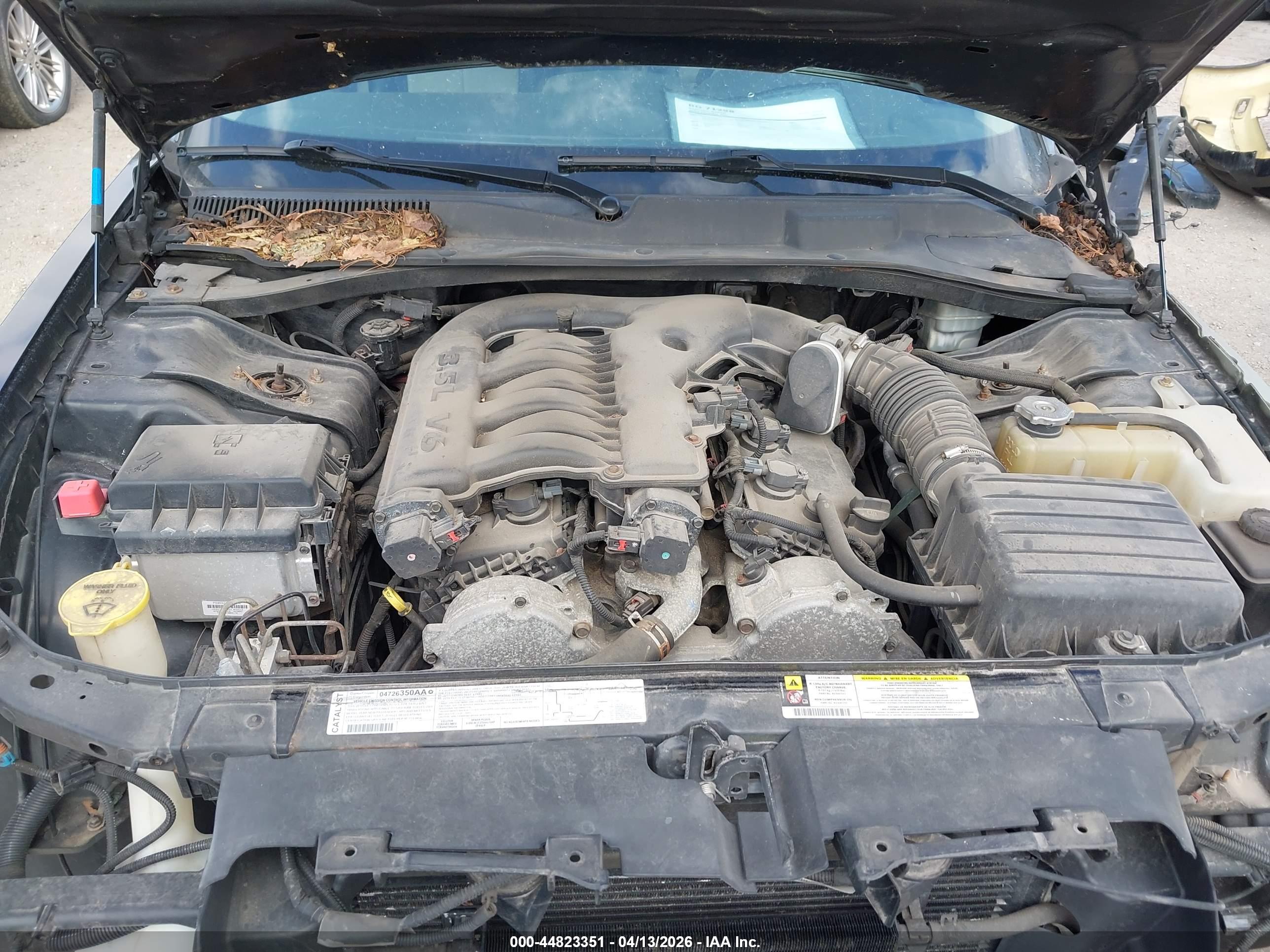 CHRYSLER 300 image 10