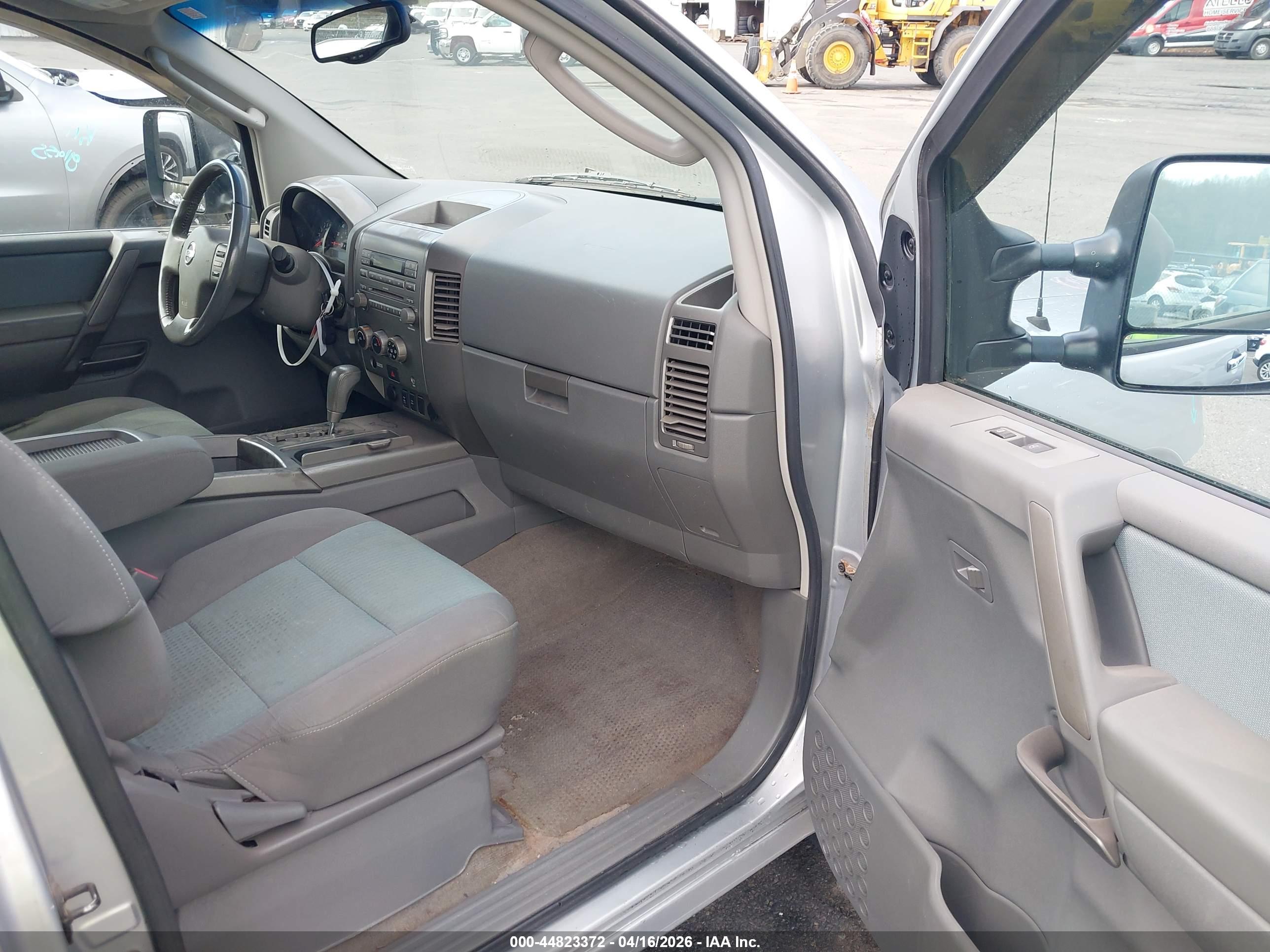 NISSAN TITAN image 5