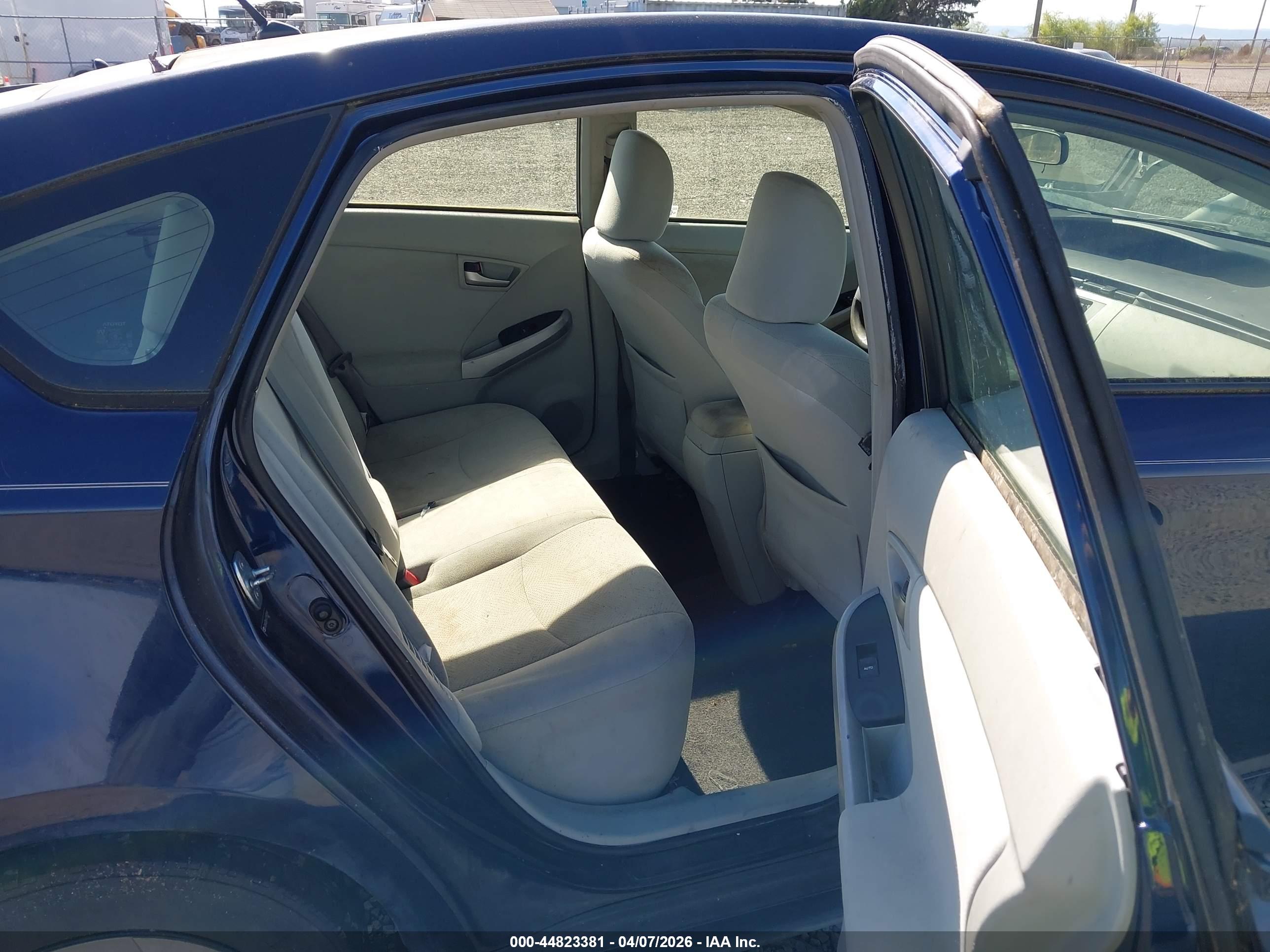 TOYOTA PRIUS image 8