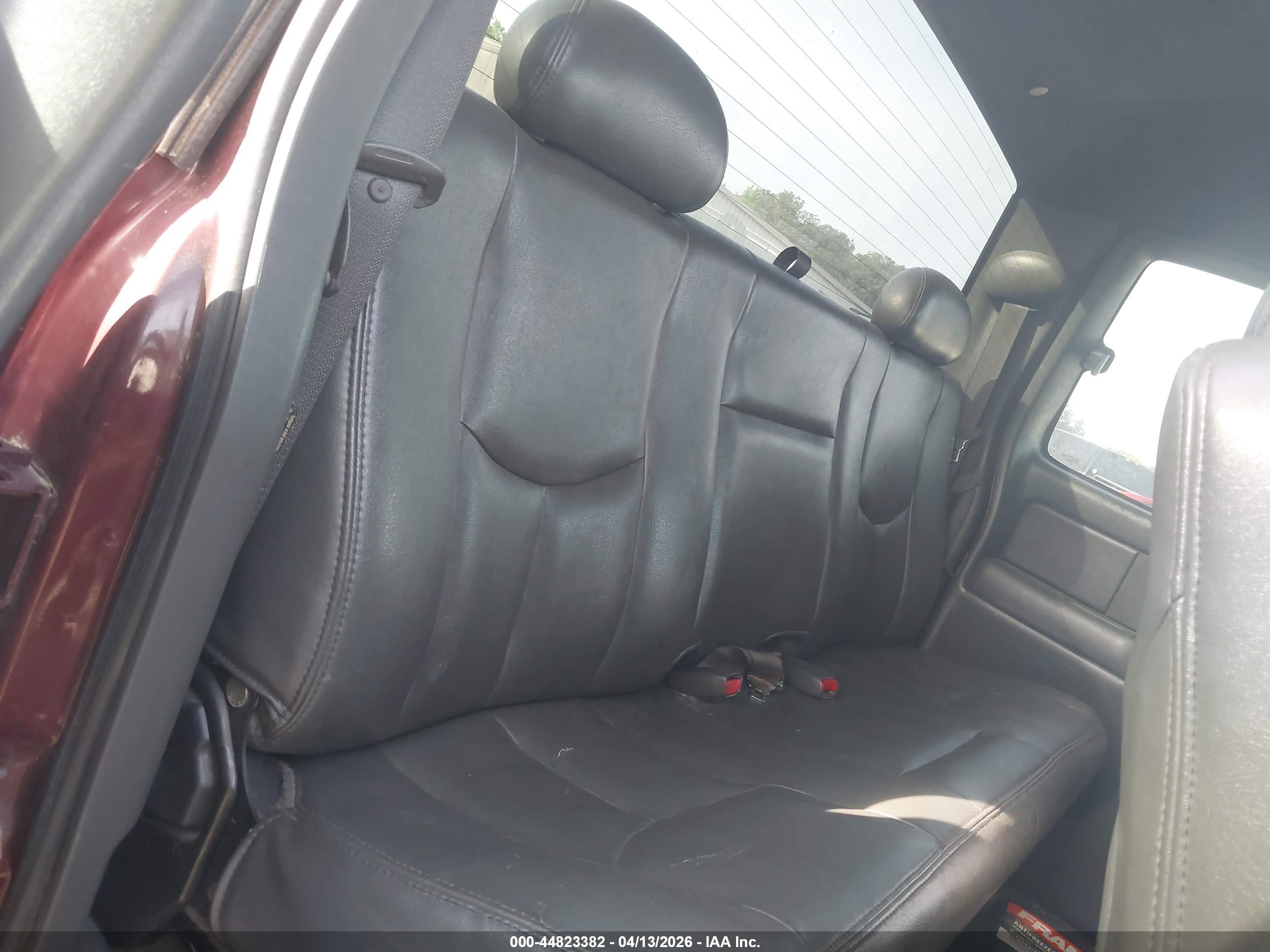 CHEVROLET SILVERADO image 8