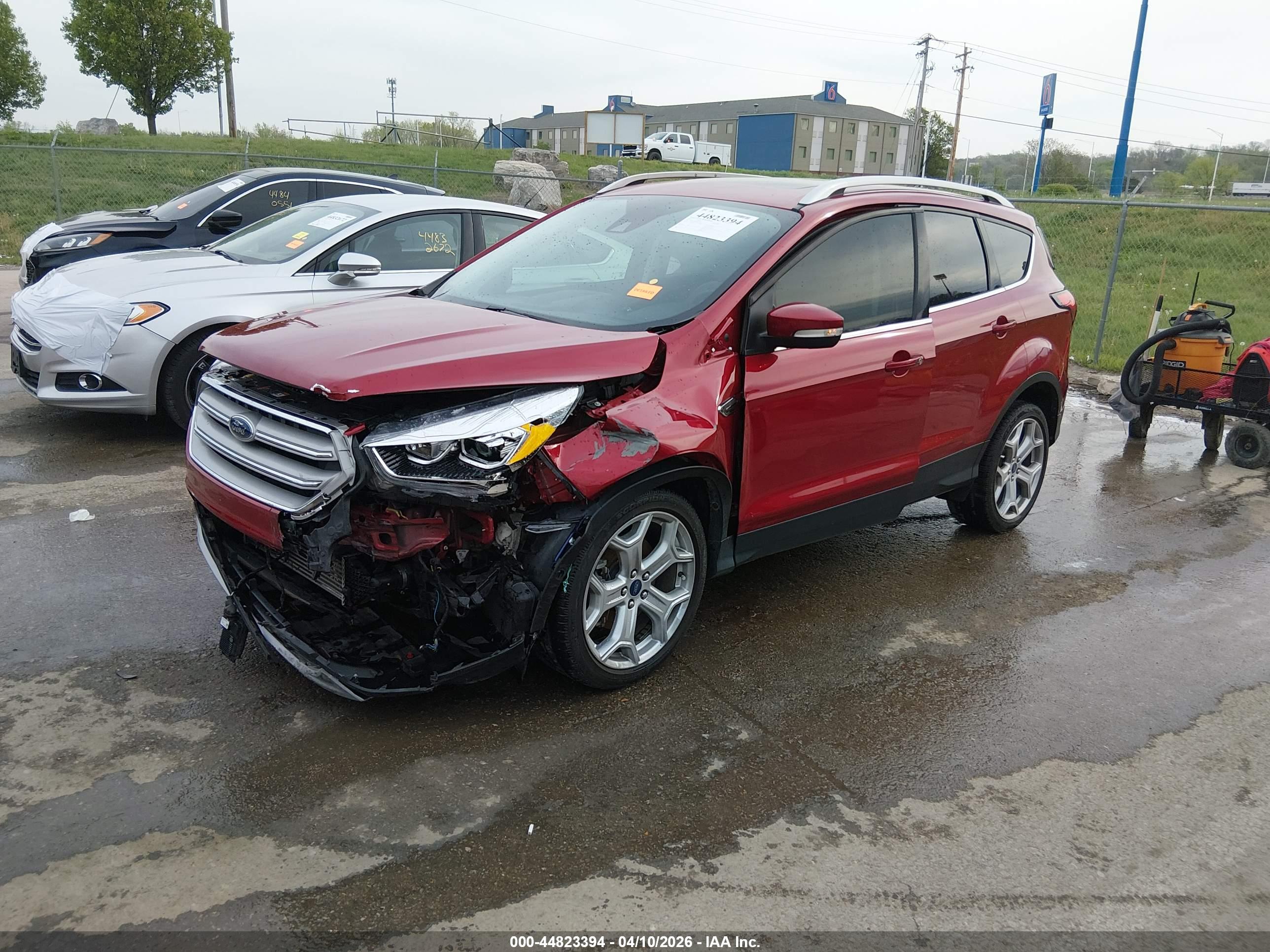 FORD ESCAPE image 2
